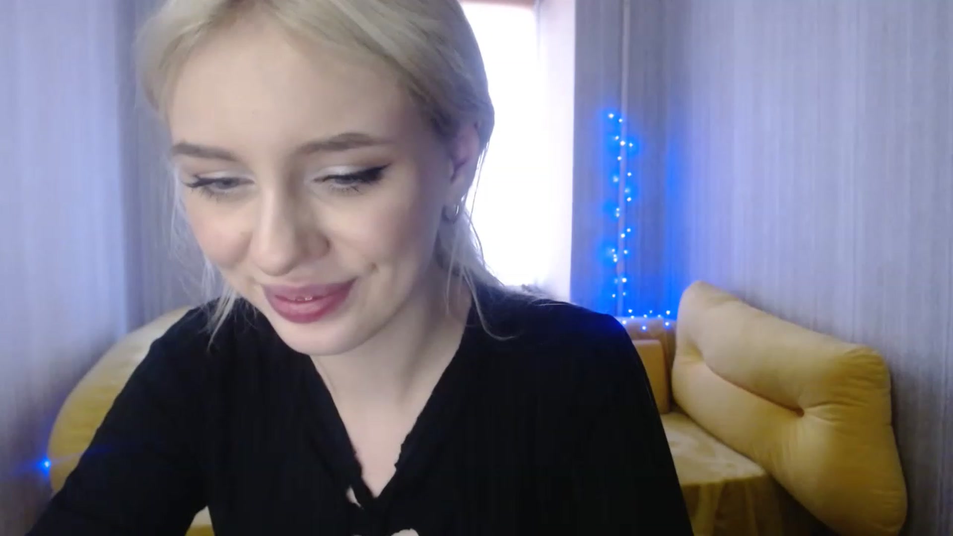 Gallery image thumbnail from Ririma_xo's myfreecams stream on, 01/04/2023, 11:54 image 11 of 20
