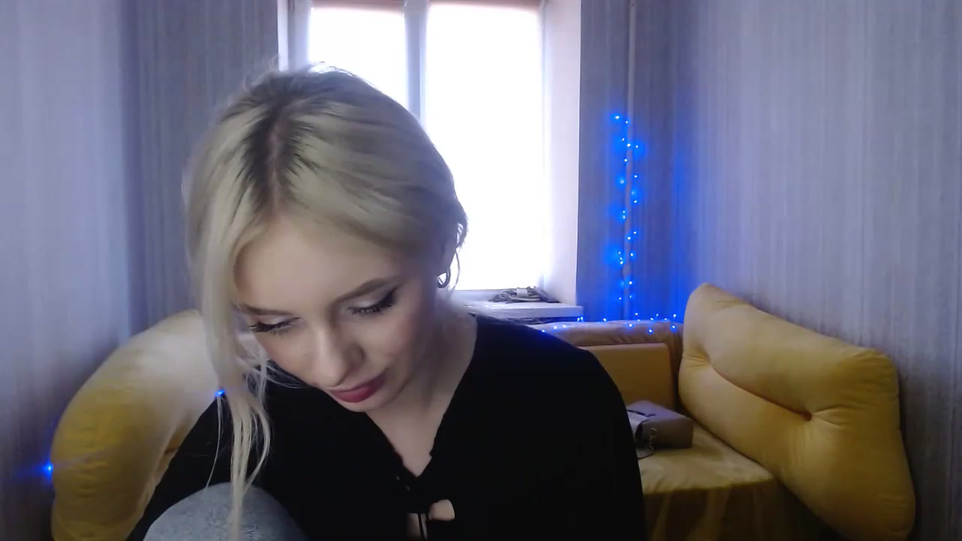 Gallery image thumbnail from Ririma_xo's myfreecams stream on, 01/04/2023, 11:54 image 6 of 20