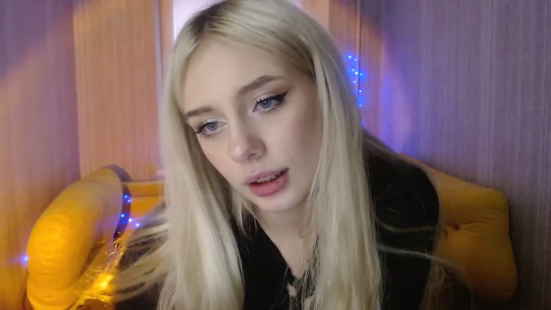 Gallery image thumbnail from Ririma_xo's myfreecams stream on, 01/04/2023, 13:04 image 14 of 20