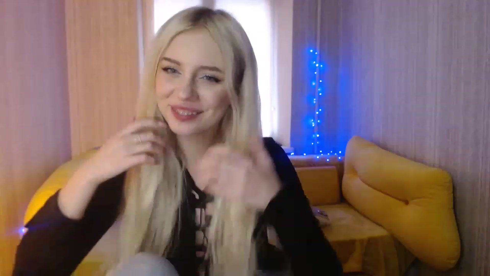 Gallery image thumbnail from Ririma_xo's myfreecams stream on, 01/04/2023, 13:04 image 6 of 20