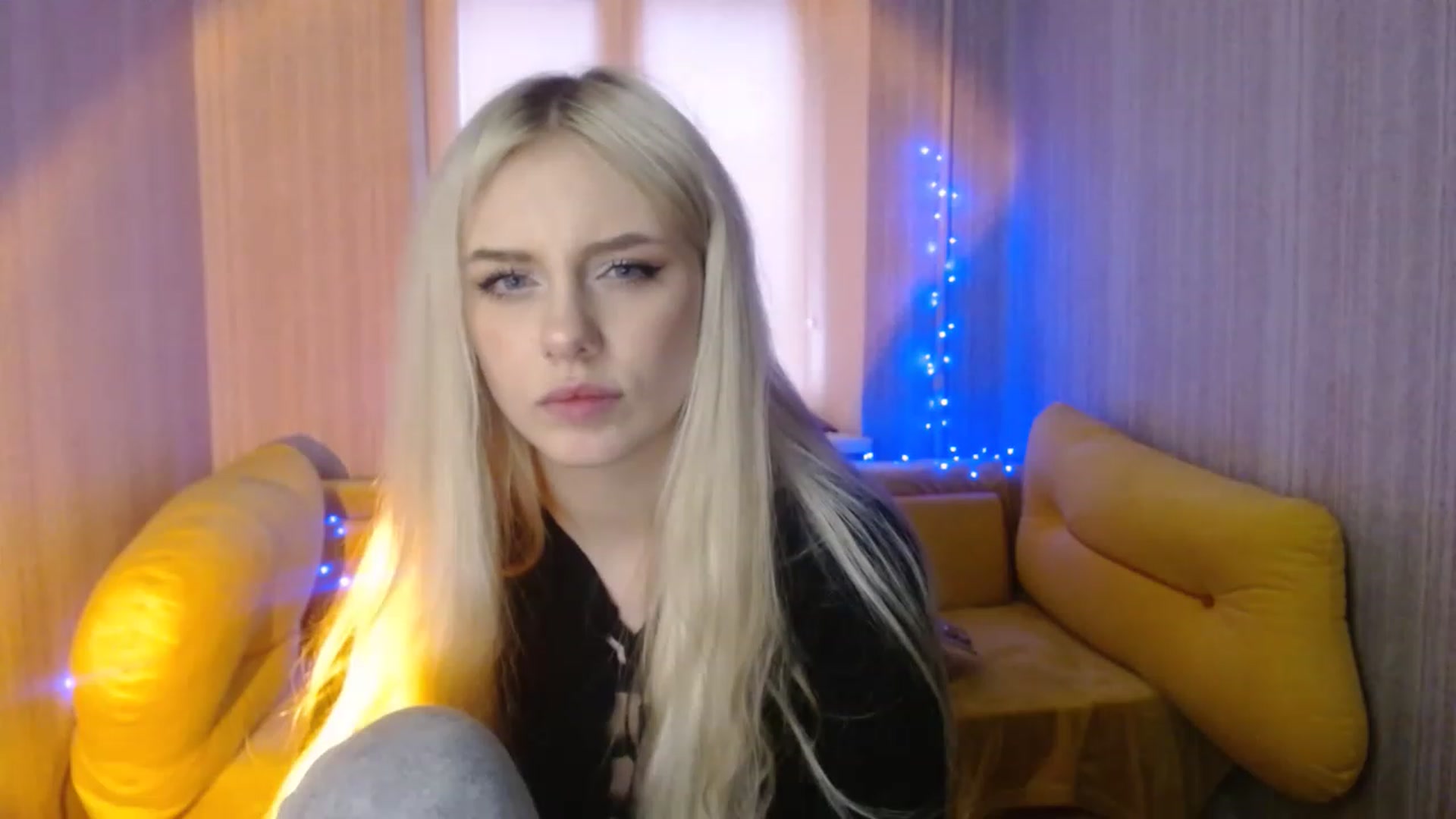 Gallery image thumbnail from Ririma_xo's myfreecams stream on, 01/04/2023, 13:04 image 17 of 20