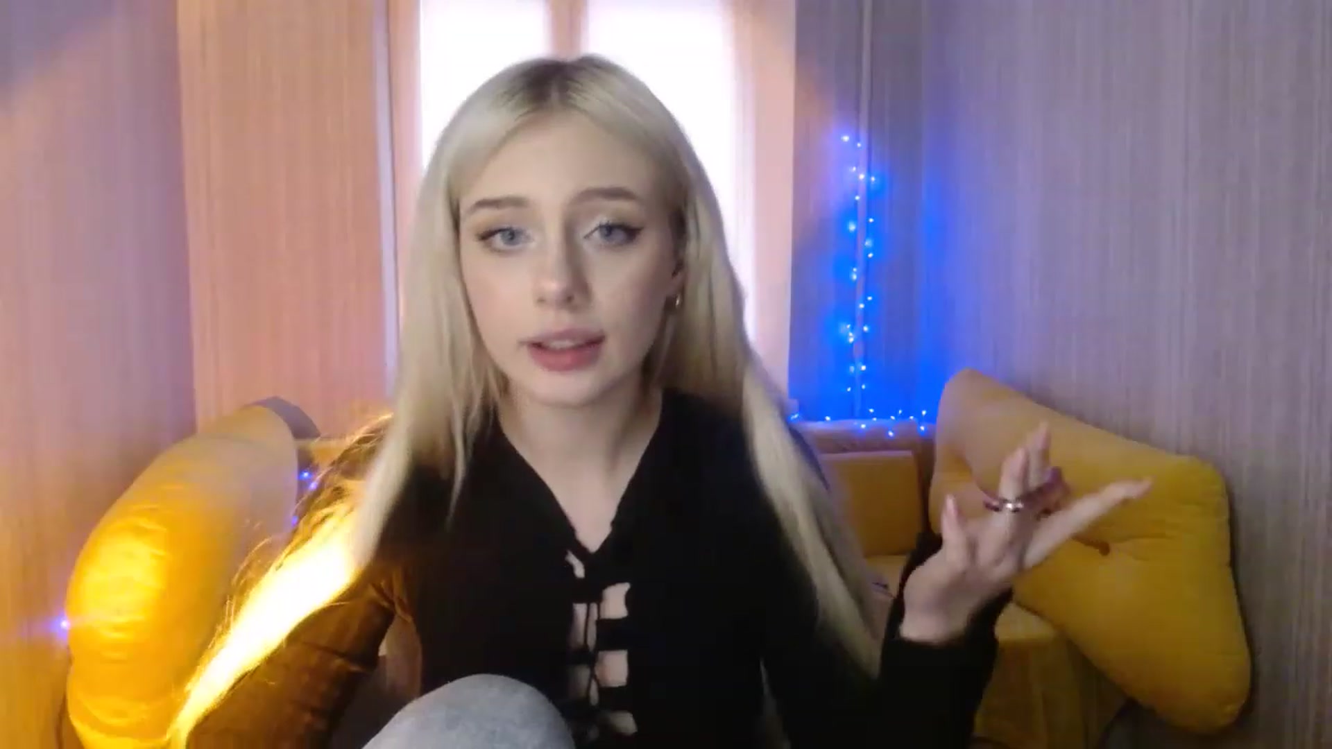 Gallery image thumbnail from Ririma_xo's myfreecams stream on, 01/04/2023, 13:04 image 11 of 20