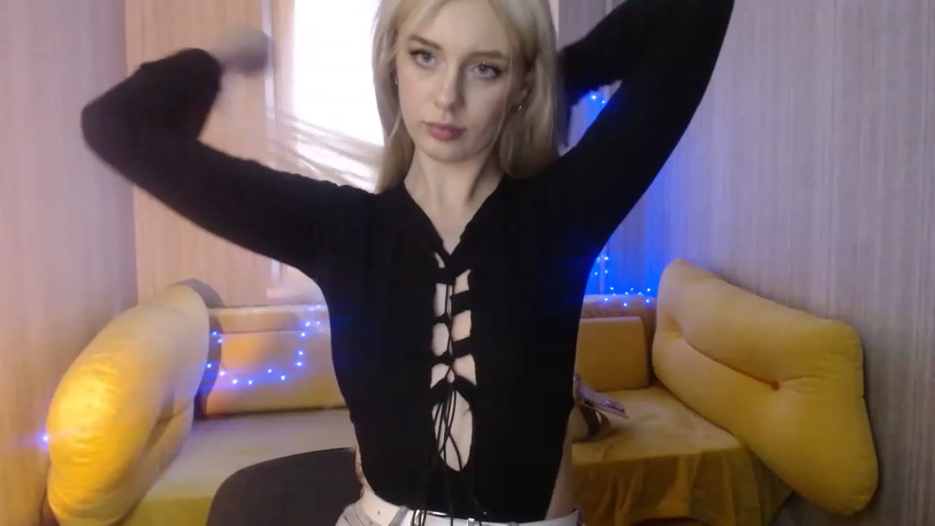 Gallery image thumbnail from Ririma_xo's myfreecams stream on, 01/04/2023, 13:04 image 5 of 20