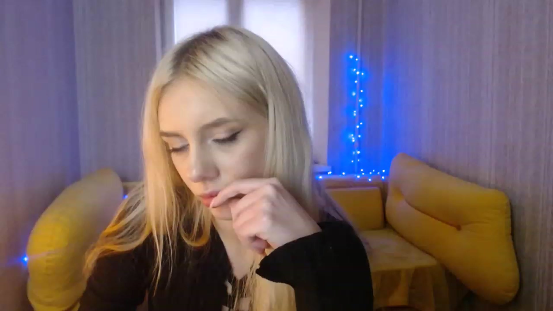 Gallery image thumbnail from Ririma_xo's myfreecams stream on, 01/04/2023, 13:04 image 19 of 20