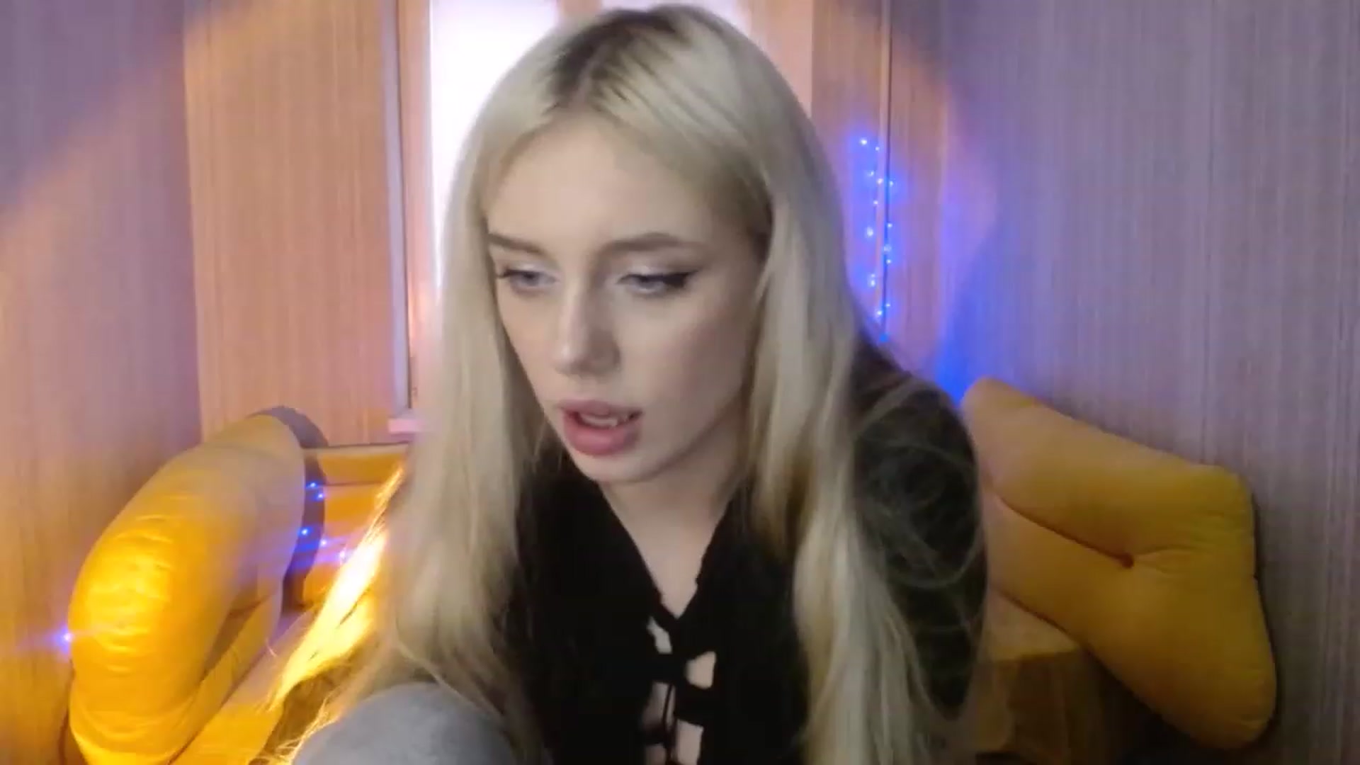 Gallery image thumbnail from Ririma_xo's myfreecams stream on, 01/04/2023, 13:04 image 13 of 20