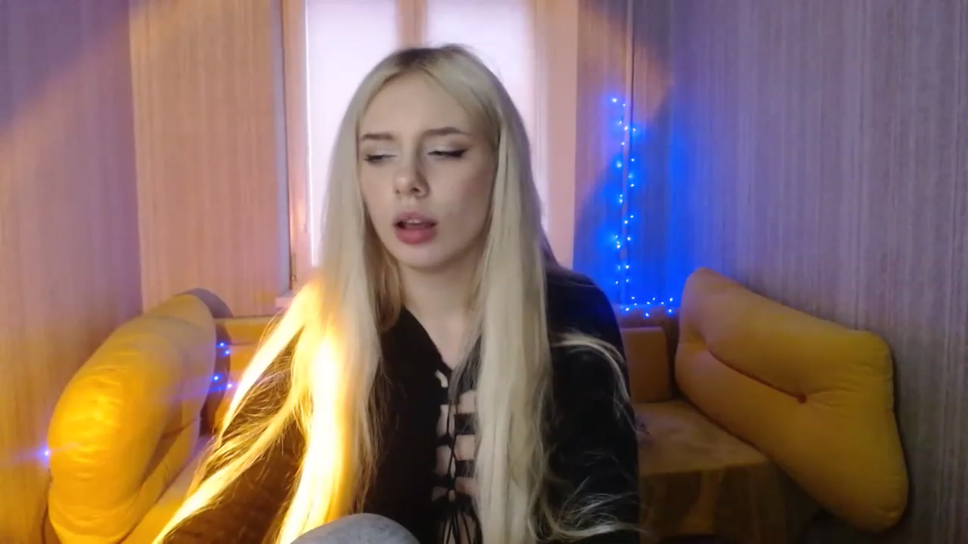 Gallery image thumbnail from Ririma_xo's myfreecams stream on, 01/04/2023, 13:04 image 16 of 20