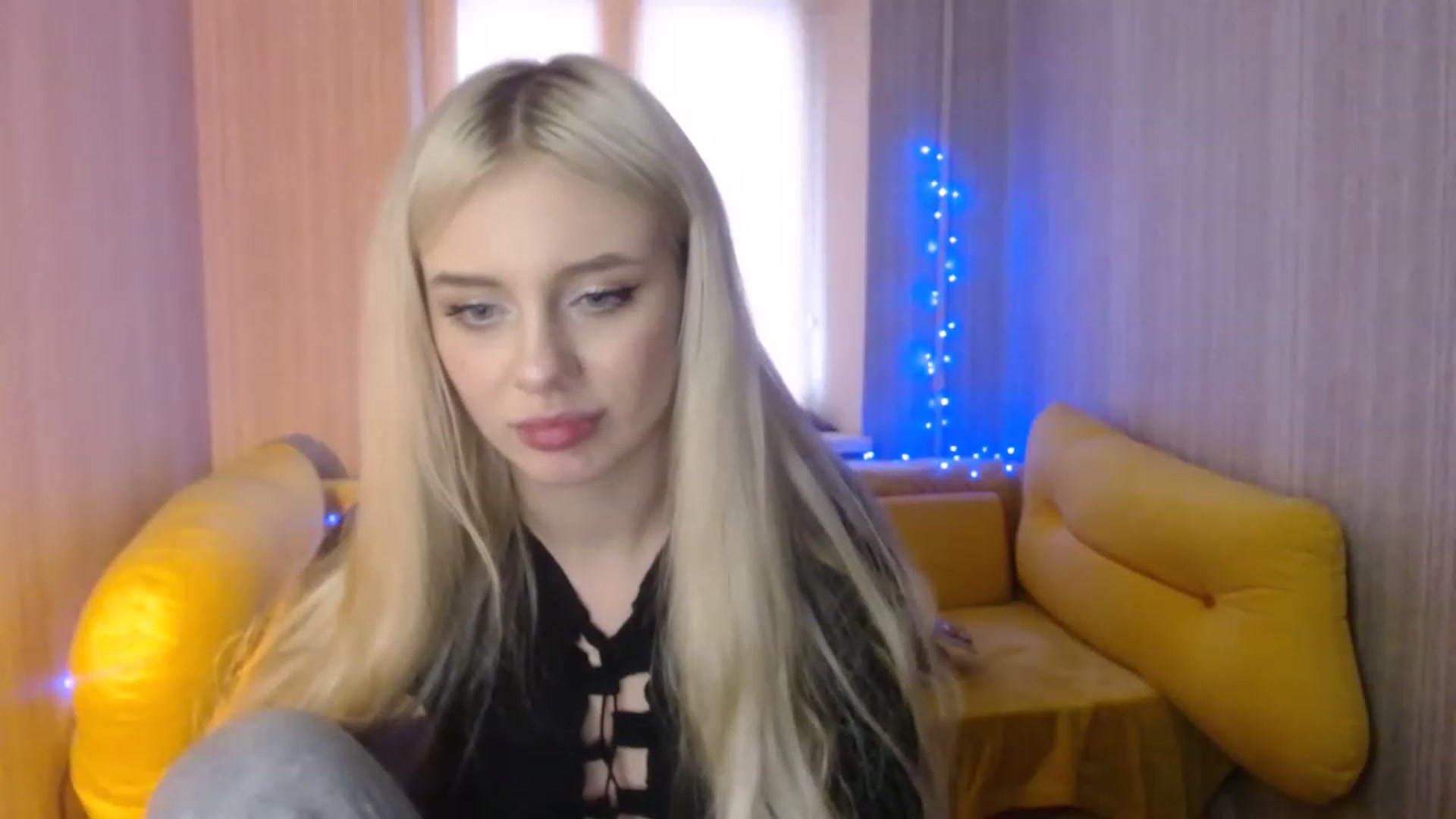 Gallery image thumbnail from Ririma_xo's myfreecams stream on, 01/04/2023, 13:04 image 9 of 20