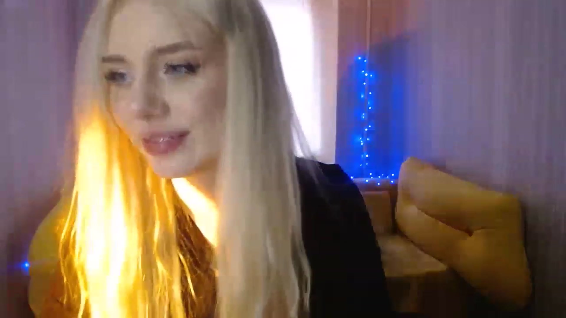 Gallery image thumbnail from Ririma_xo's myfreecams stream on, 01/04/2023, 13:04 image 3 of 20