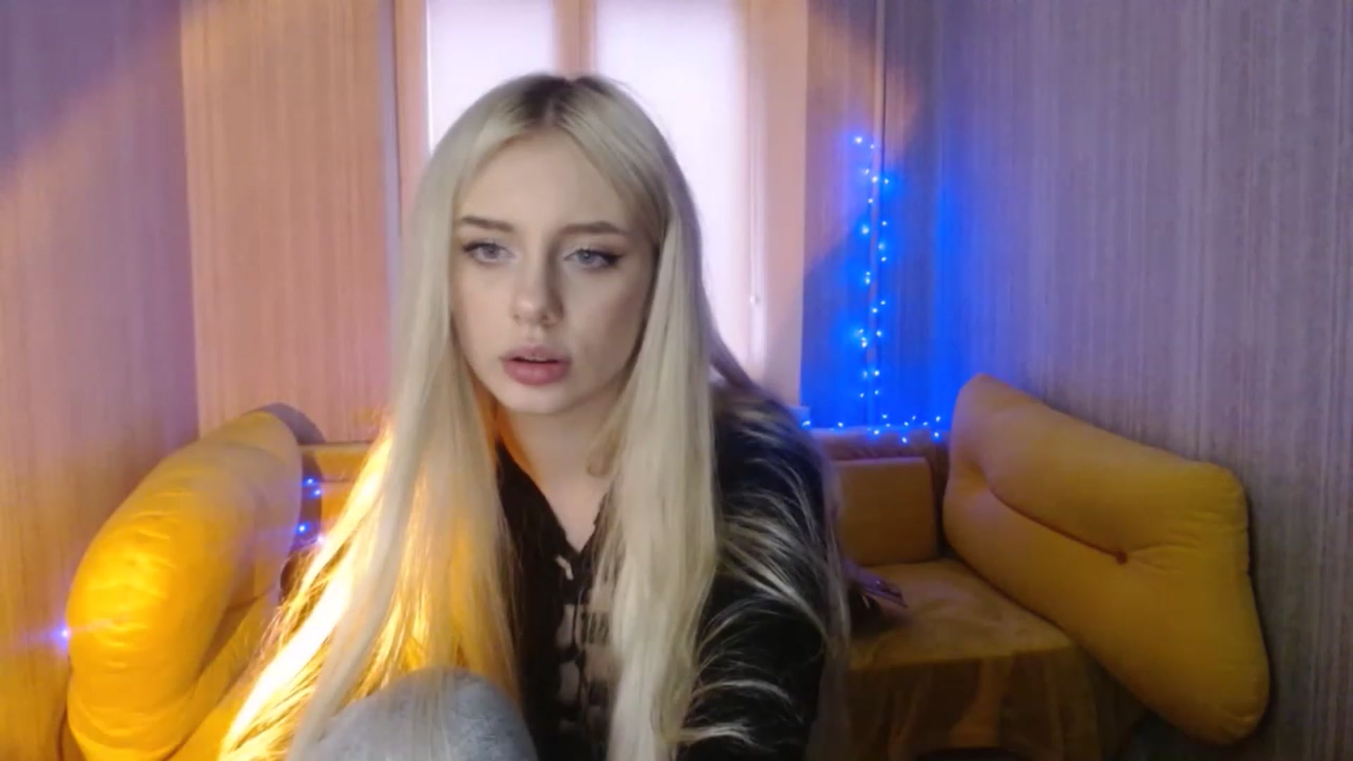 Gallery image thumbnail from Ririma_xo's myfreecams stream on, 01/04/2023, 13:04 image 18 of 20
