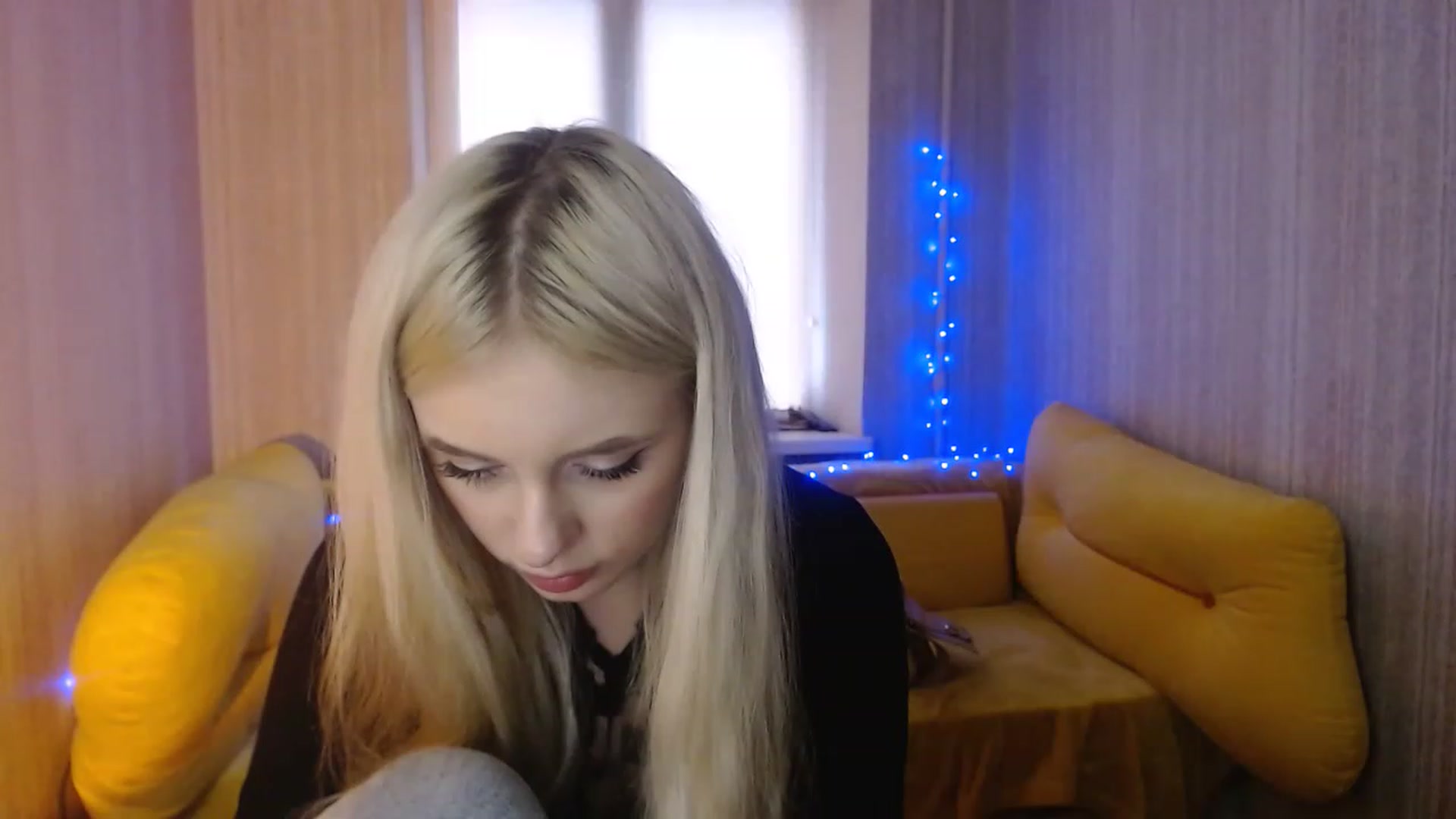 Gallery image thumbnail from Ririma_xo's myfreecams stream on, 01/04/2023, 13:04 image 7 of 20