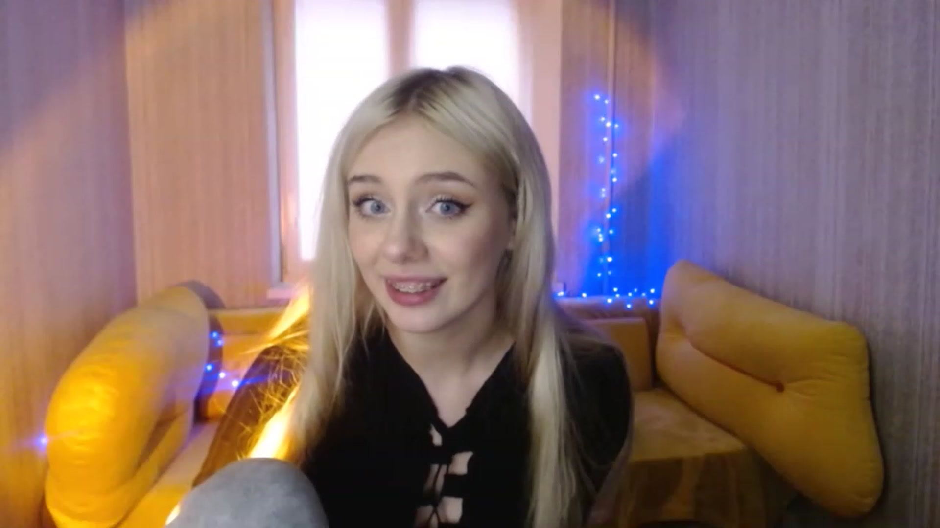 Gallery image thumbnail from Ririma_xo's myfreecams stream on, 01/04/2023, 13:04 image 12 of 20