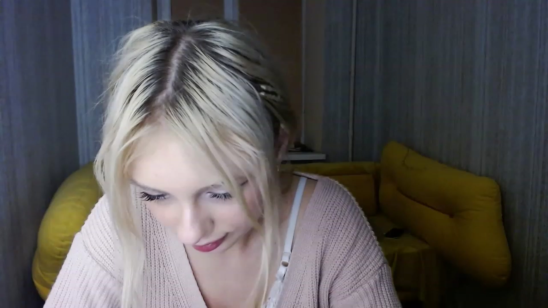 Gallery image thumbnail from Ririma_xo's myfreecams stream on, 01/05/2023, 17:08 image 20 of 20