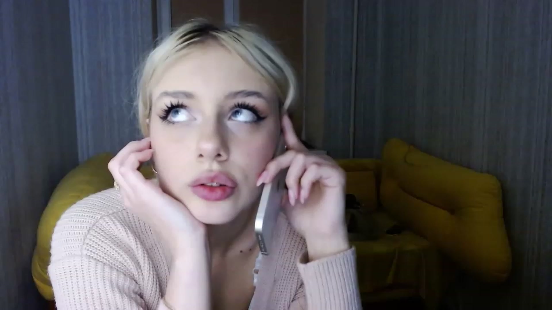 Gallery image thumbnail from Ririma_xo's myfreecams stream on, 01/05/2023, 17:08 image 5 of 20
