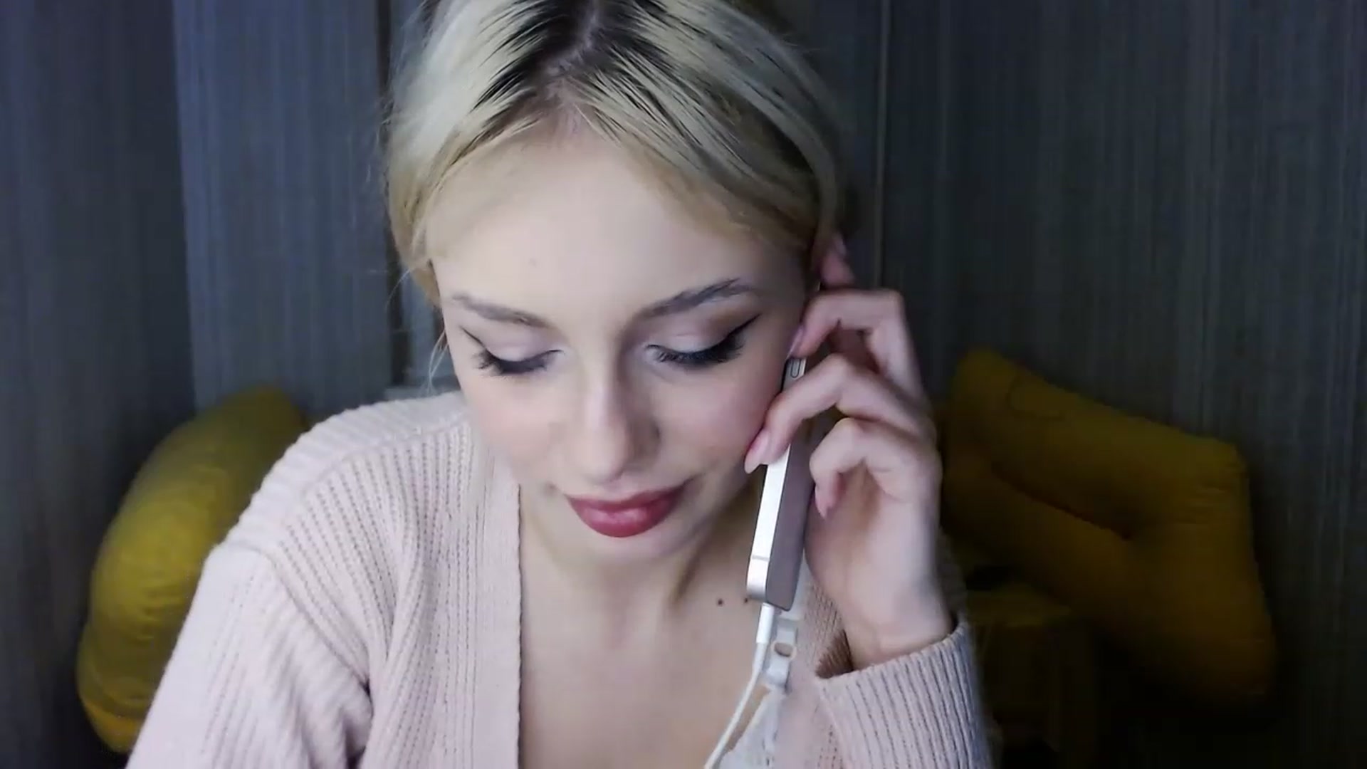 Gallery image thumbnail from Ririma_xo's myfreecams stream on, 01/05/2023, 17:08 image 3 of 20