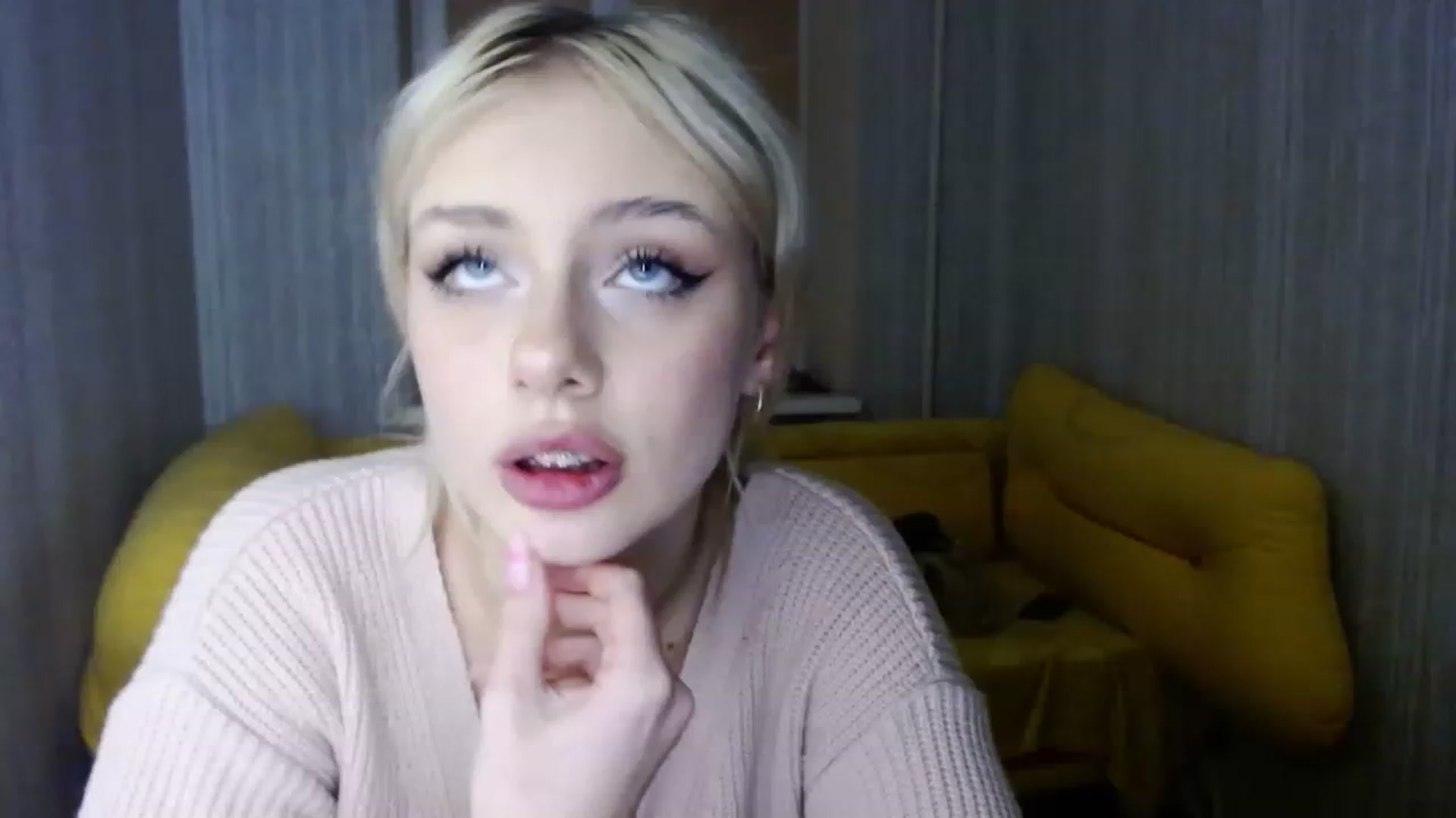 Gallery image thumbnail from Ririma_xo's myfreecams stream on, 01/05/2023, 17:08 image 7 of 20