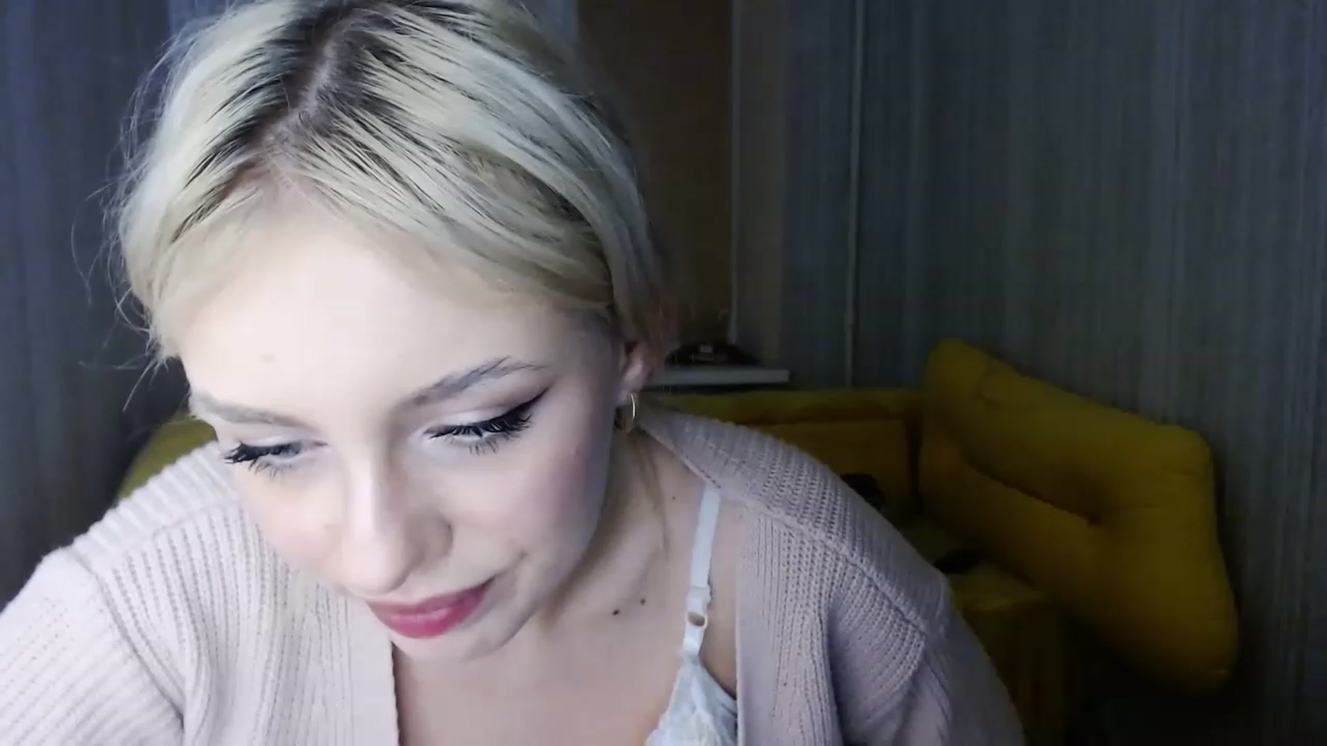 Gallery image thumbnail from Ririma_xo's myfreecams stream on, 01/05/2023, 17:08 image 1 of 20