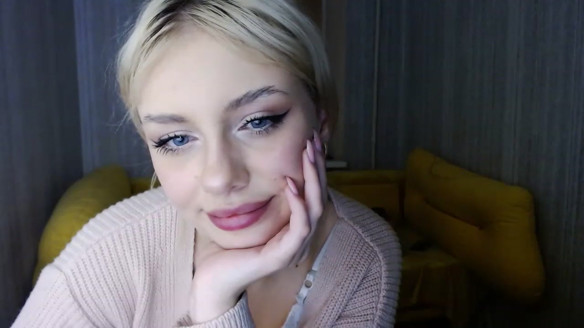 Gallery image thumbnail from Ririma_xo's myfreecams stream on, 01/05/2023, 17:08 image 2 of 20