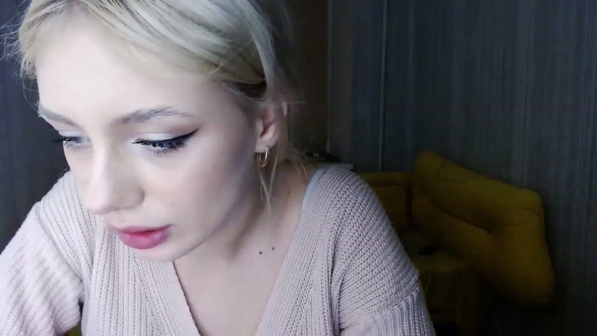 Gallery image thumbnail from Ririma_xo's myfreecams stream on, 01/05/2023, 17:08 image 18 of 20