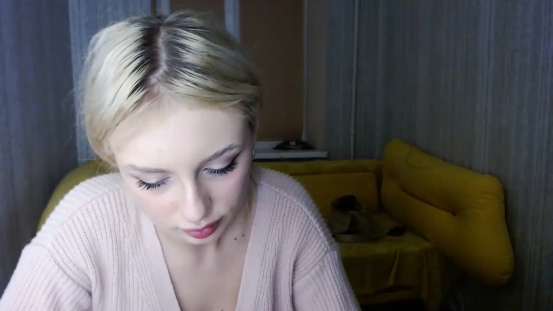 Gallery image thumbnail from Ririma_xo's myfreecams stream on, 01/05/2023, 17:08 image 8 of 20