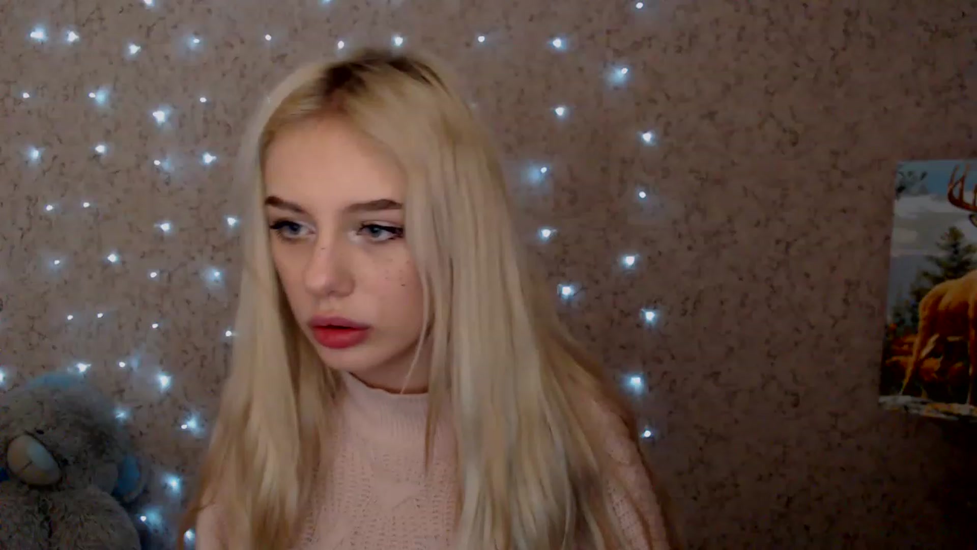 Gallery image thumbnail from Ririma_xo's myfreecams stream on, 01/06/2023, 10:27 image 14 of 20