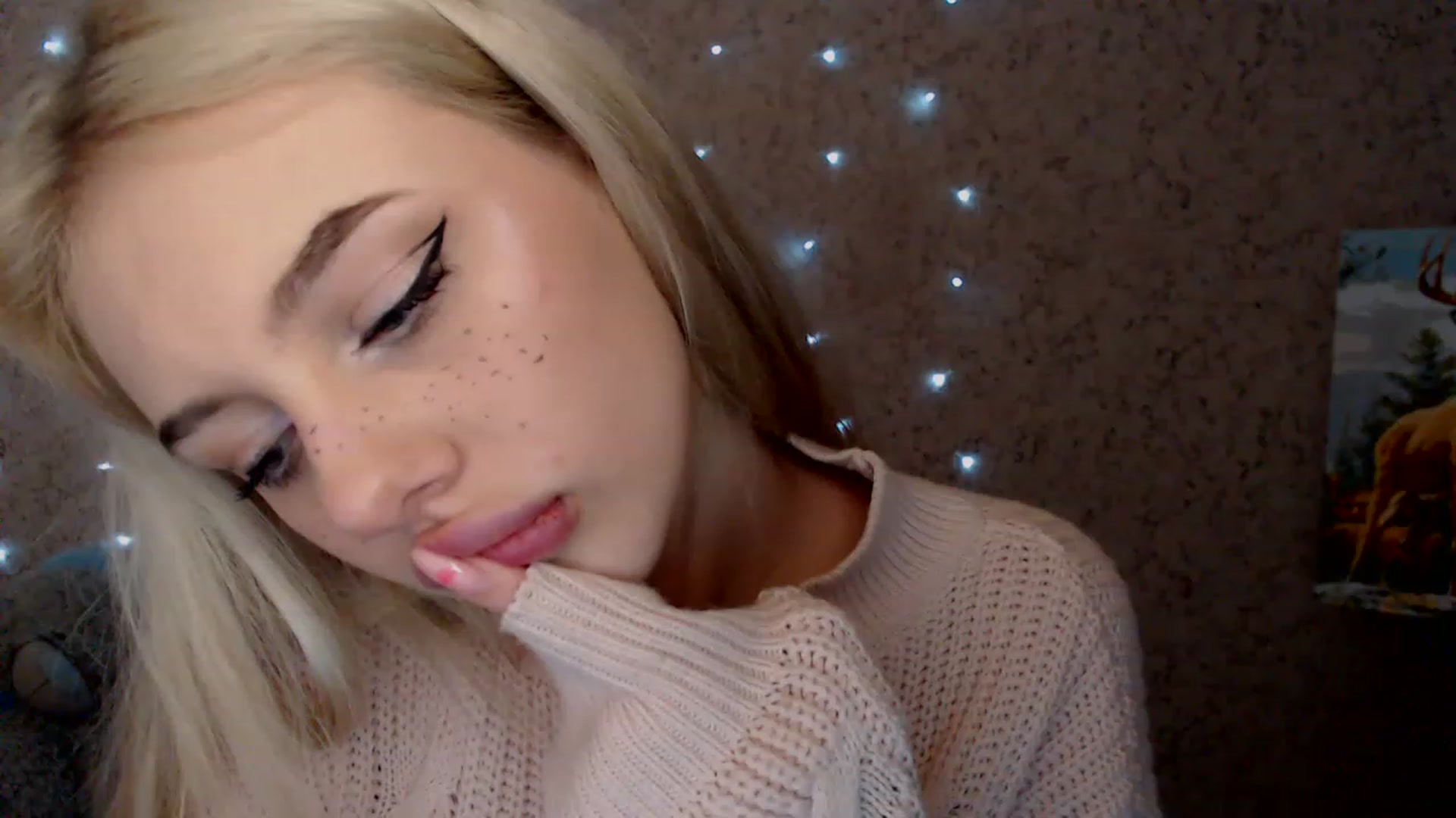 Gallery image thumbnail from Ririma_xo's myfreecams stream on, 01/06/2023, 10:27 image 3 of 20