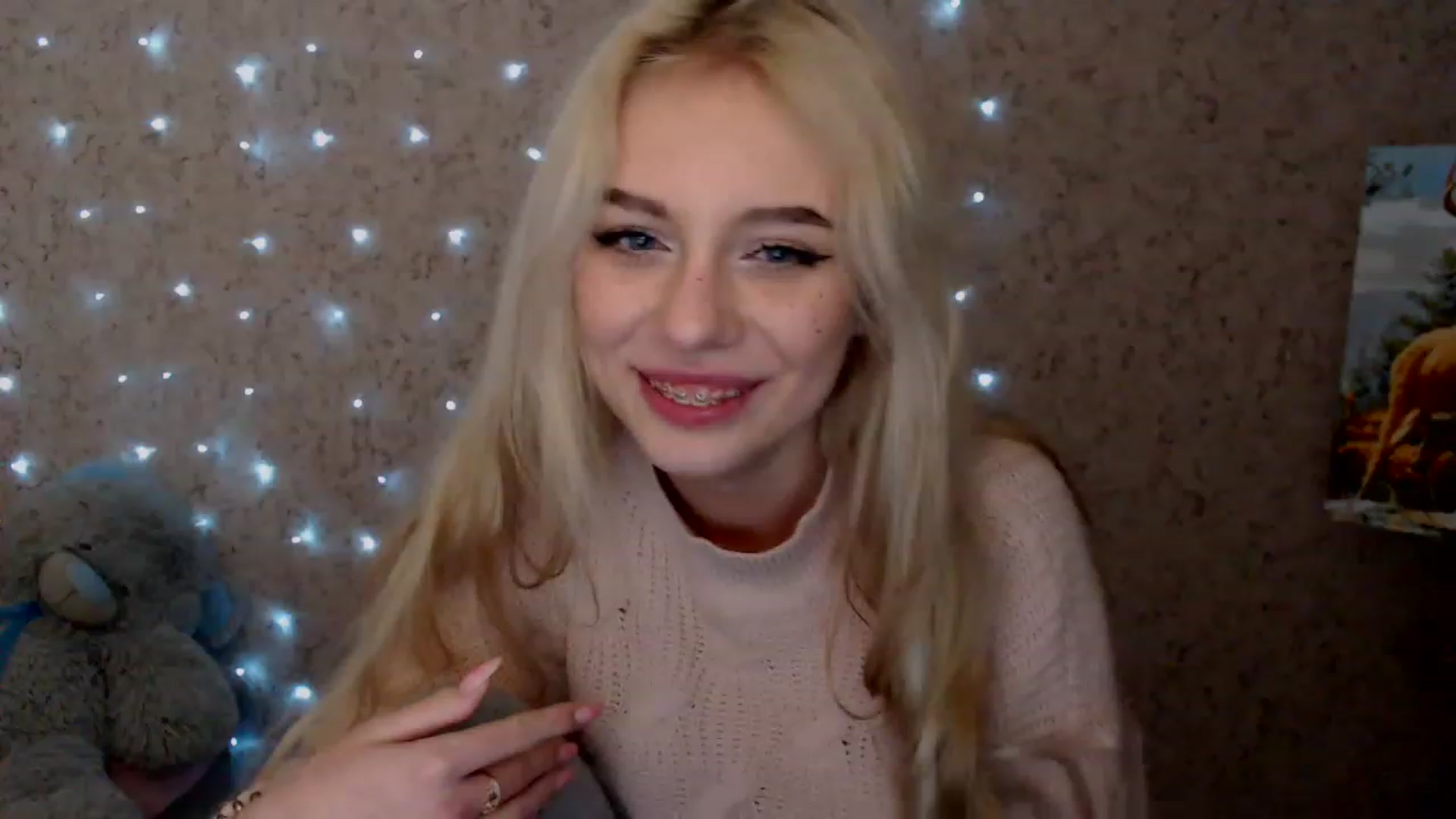 Gallery image thumbnail from Ririma_xo's myfreecams stream on, 01/06/2023, 11:46 image 16 of 20
