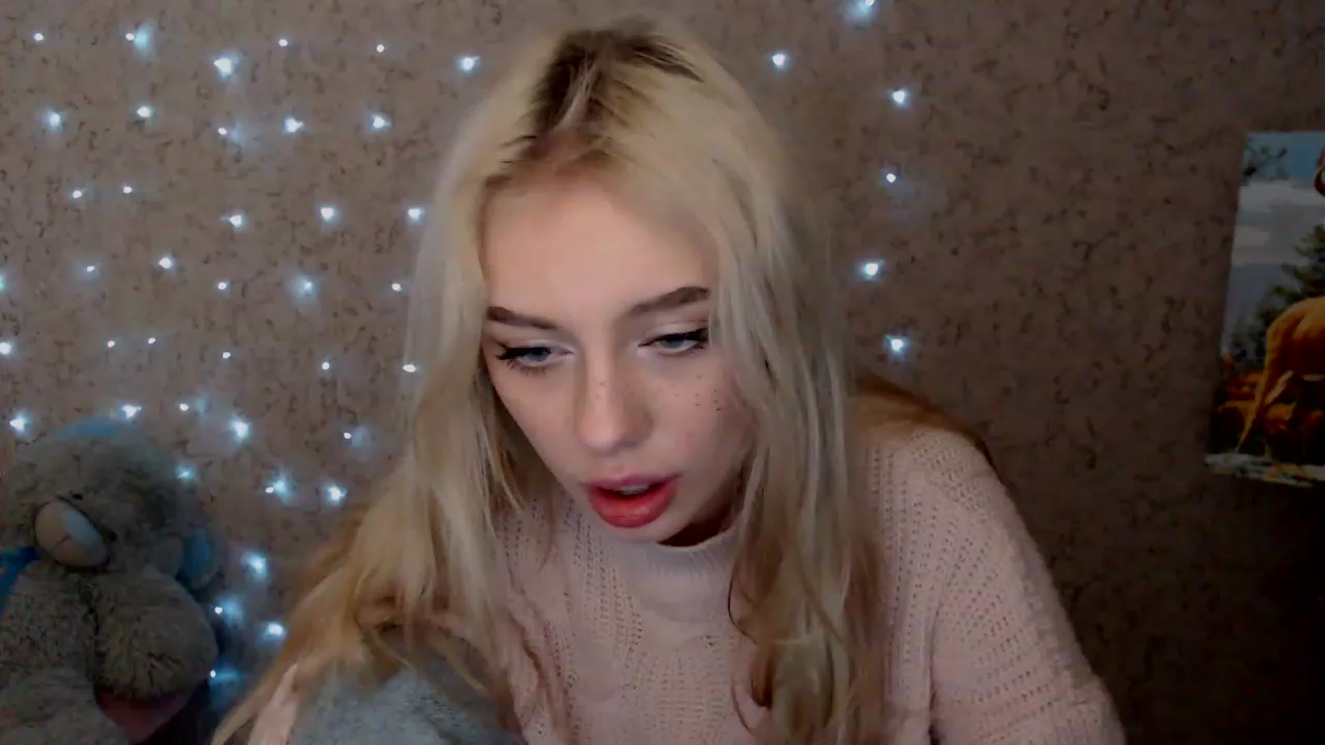 Gallery image thumbnail from Ririma_xo's myfreecams stream on, 01/06/2023, 11:46 image 17 of 20