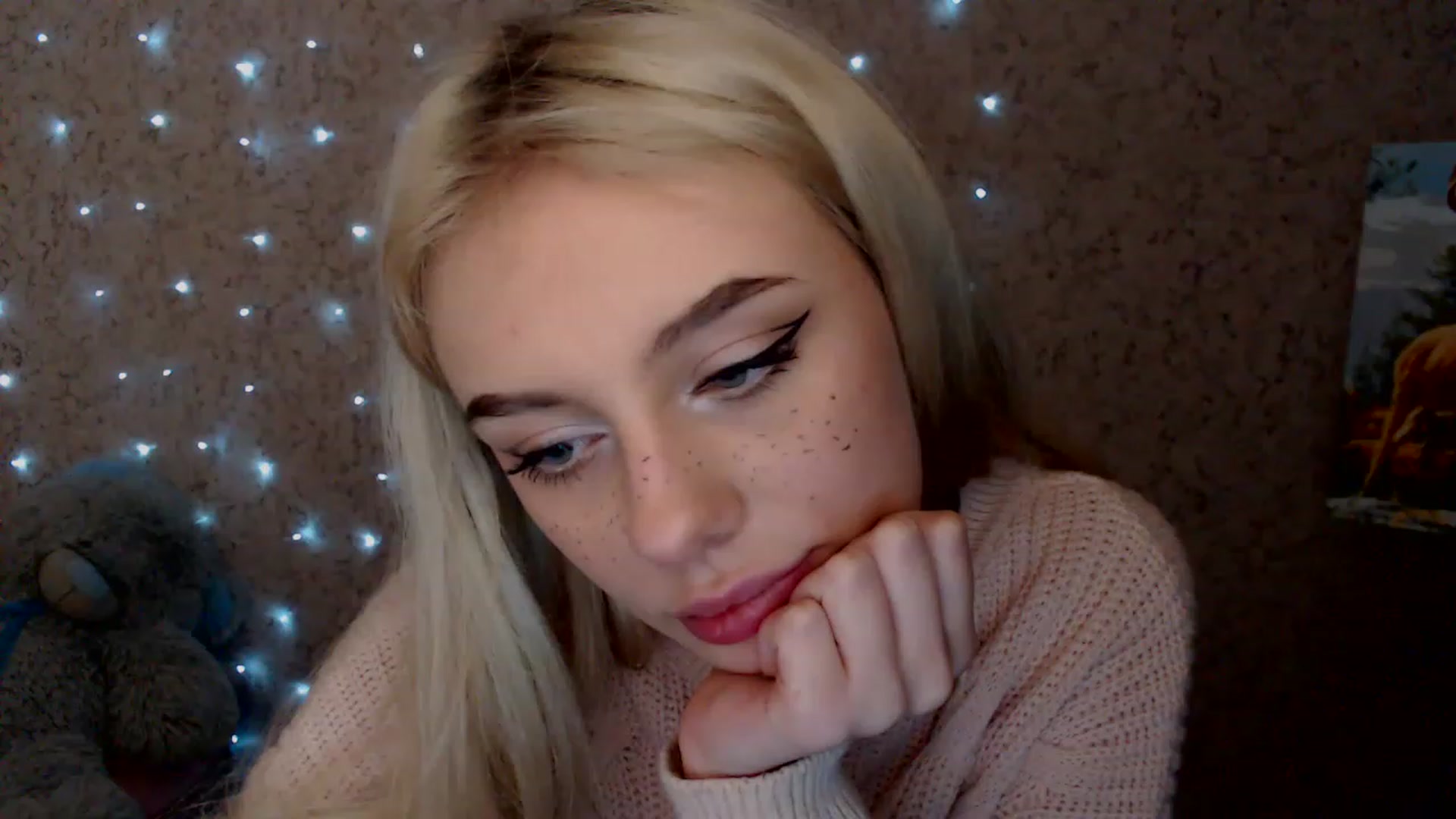 Gallery image thumbnail from Ririma_xo's myfreecams stream on, 01/06/2023, 11:46 image 11 of 20