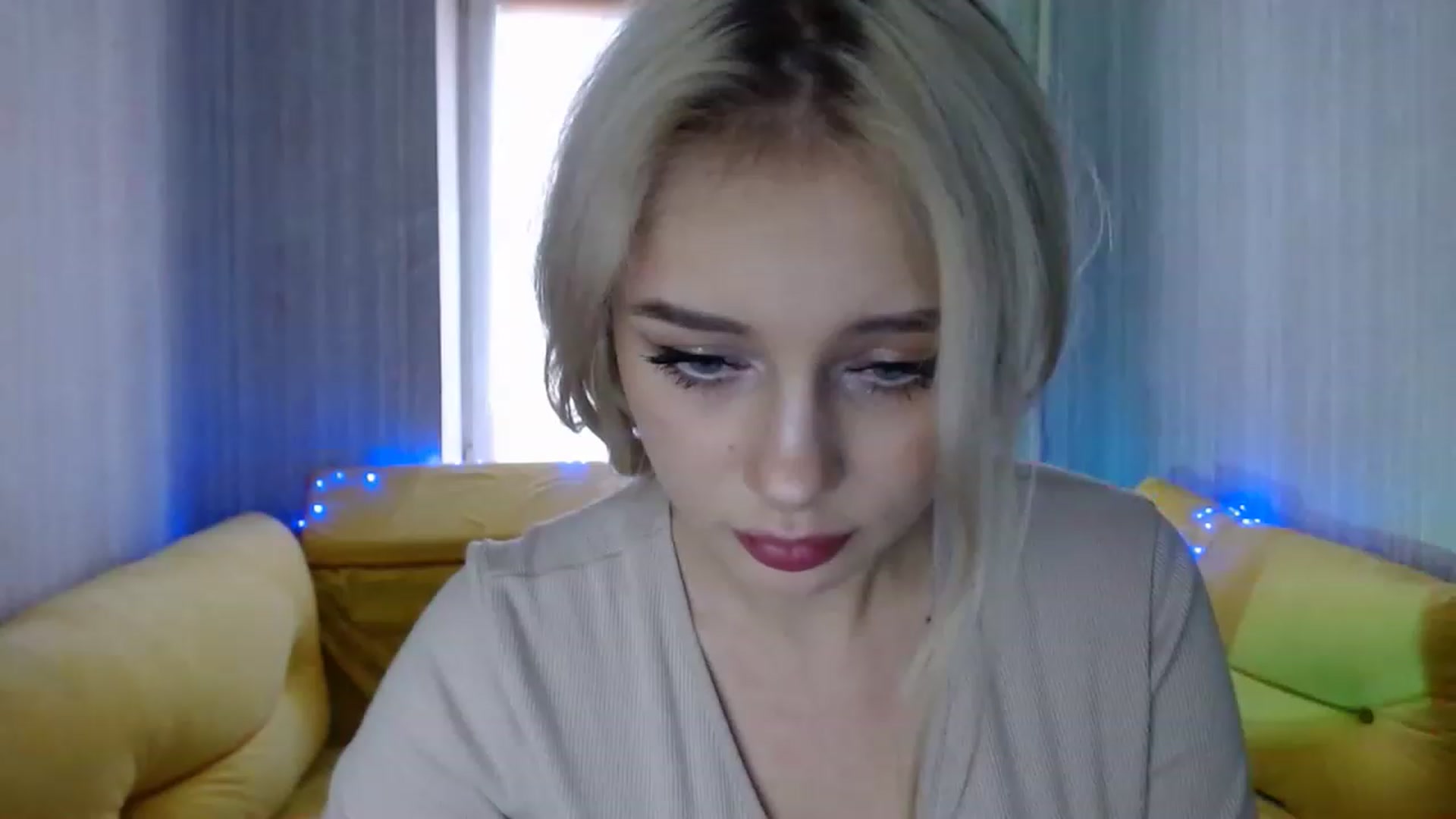 Gallery image thumbnail from Ririma_xo's myfreecams stream on, 01/17/2023, 09:54 image 17 of 20