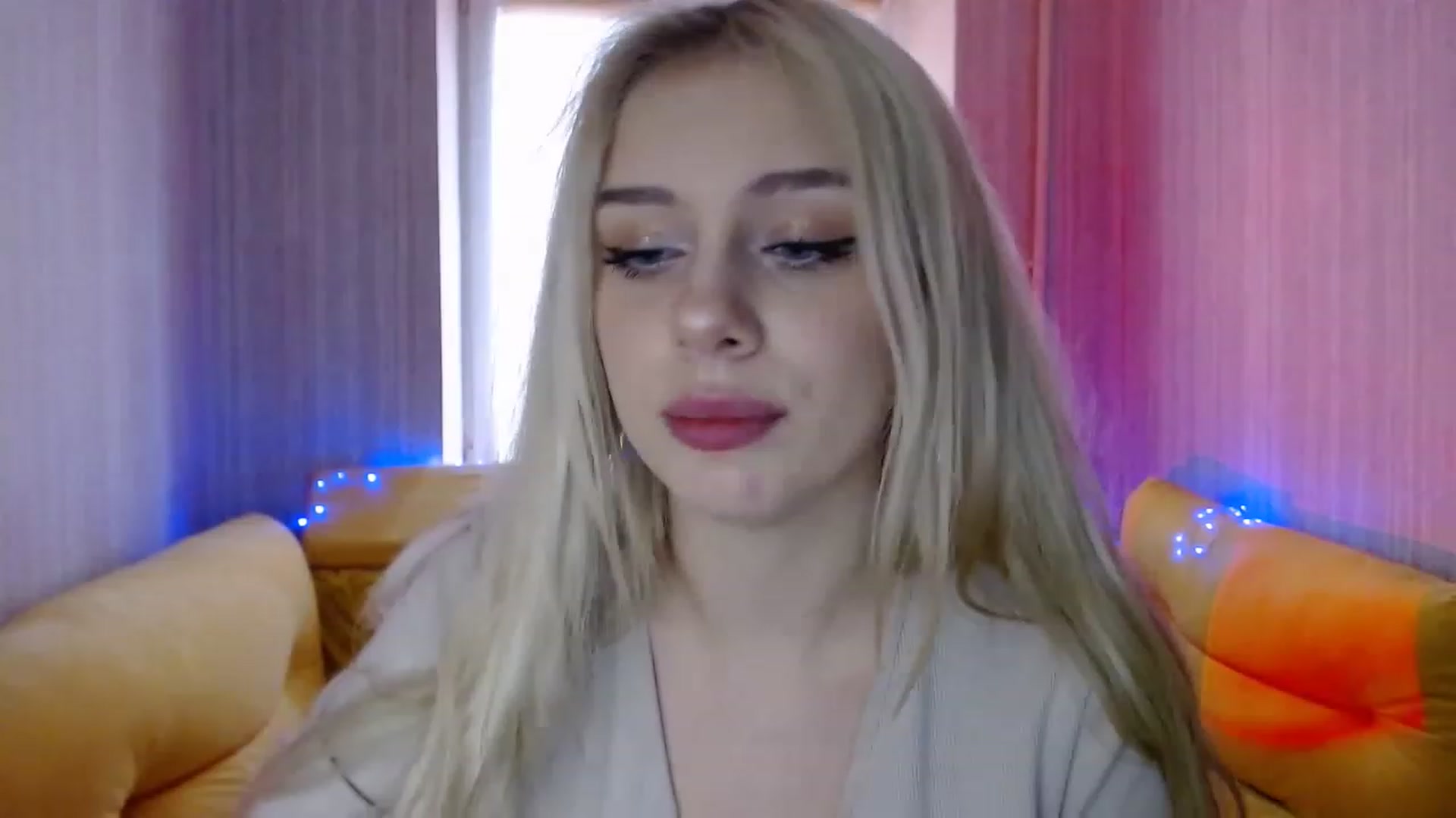 Gallery image thumbnail from Ririma_xo's myfreecams stream on, 01/17/2023, 09:54 image 5 of 20