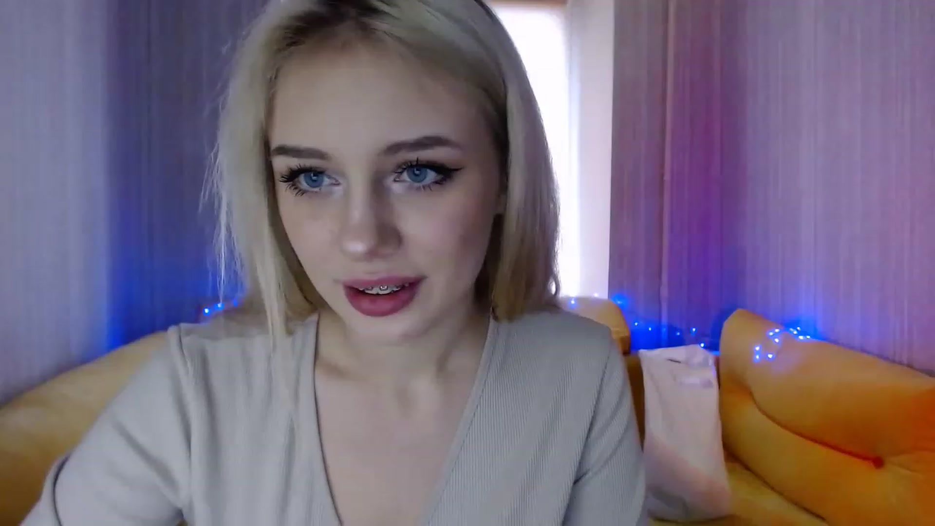 Gallery image thumbnail from Ririma_xo's myfreecams stream on, 01/17/2023, 09:54 image 2 of 20
