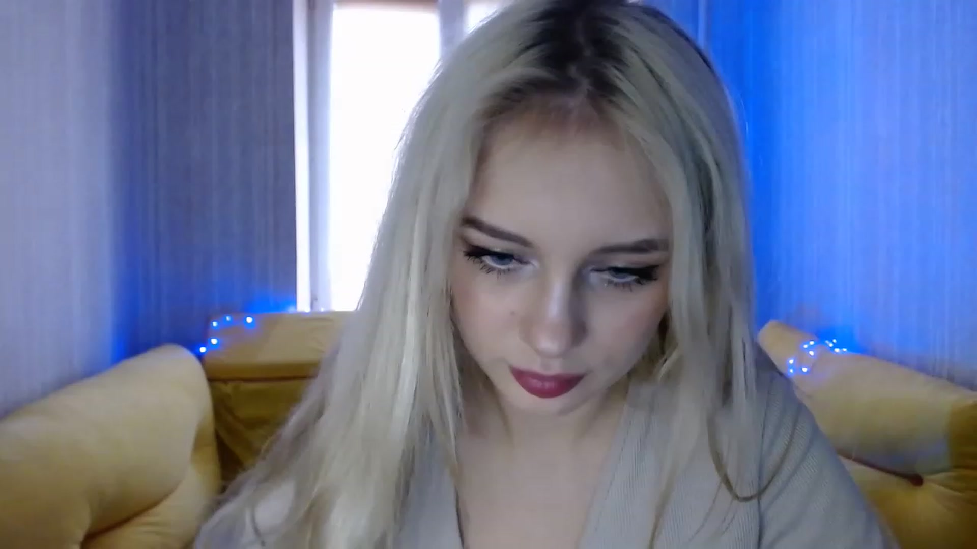 Gallery image thumbnail from Ririma_xo's myfreecams stream on, 01/17/2023, 09:54 image 6 of 20