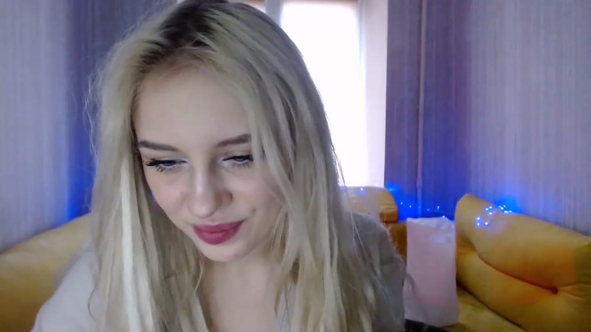 Gallery image thumbnail from Ririma_xo's myfreecams stream on, 01/17/2023, 09:54 image 12 of 20