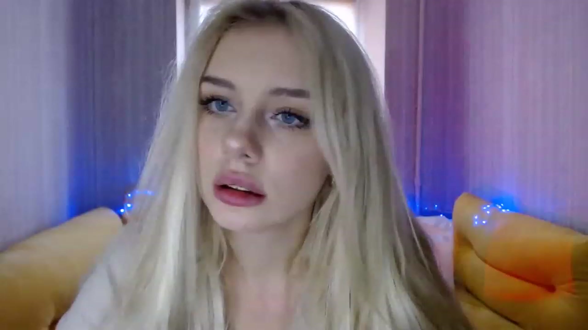 Gallery image thumbnail from Ririma_xo's myfreecams stream on, 01/17/2023, 09:54 image 14 of 20