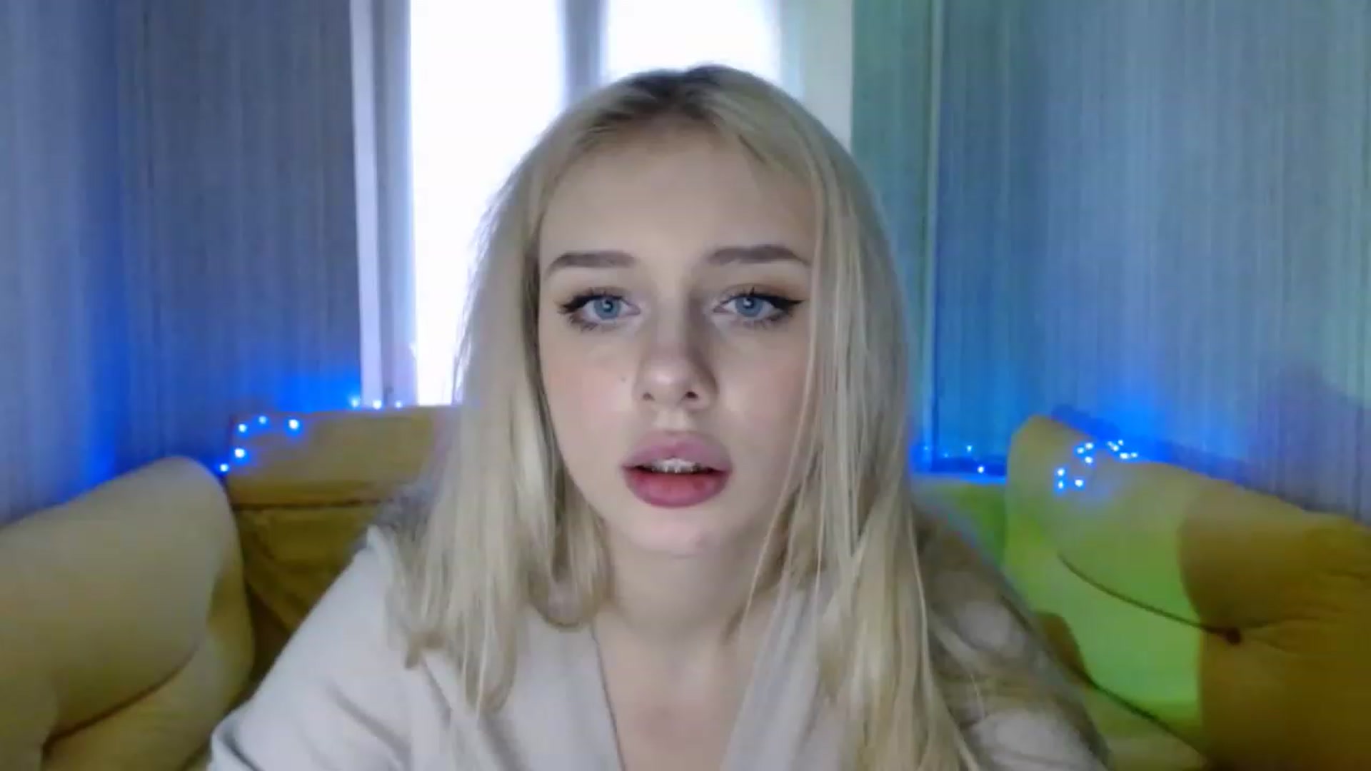 Gallery image thumbnail from Ririma_xo's myfreecams stream on, 01/17/2023, 13:05 image 19 of 20