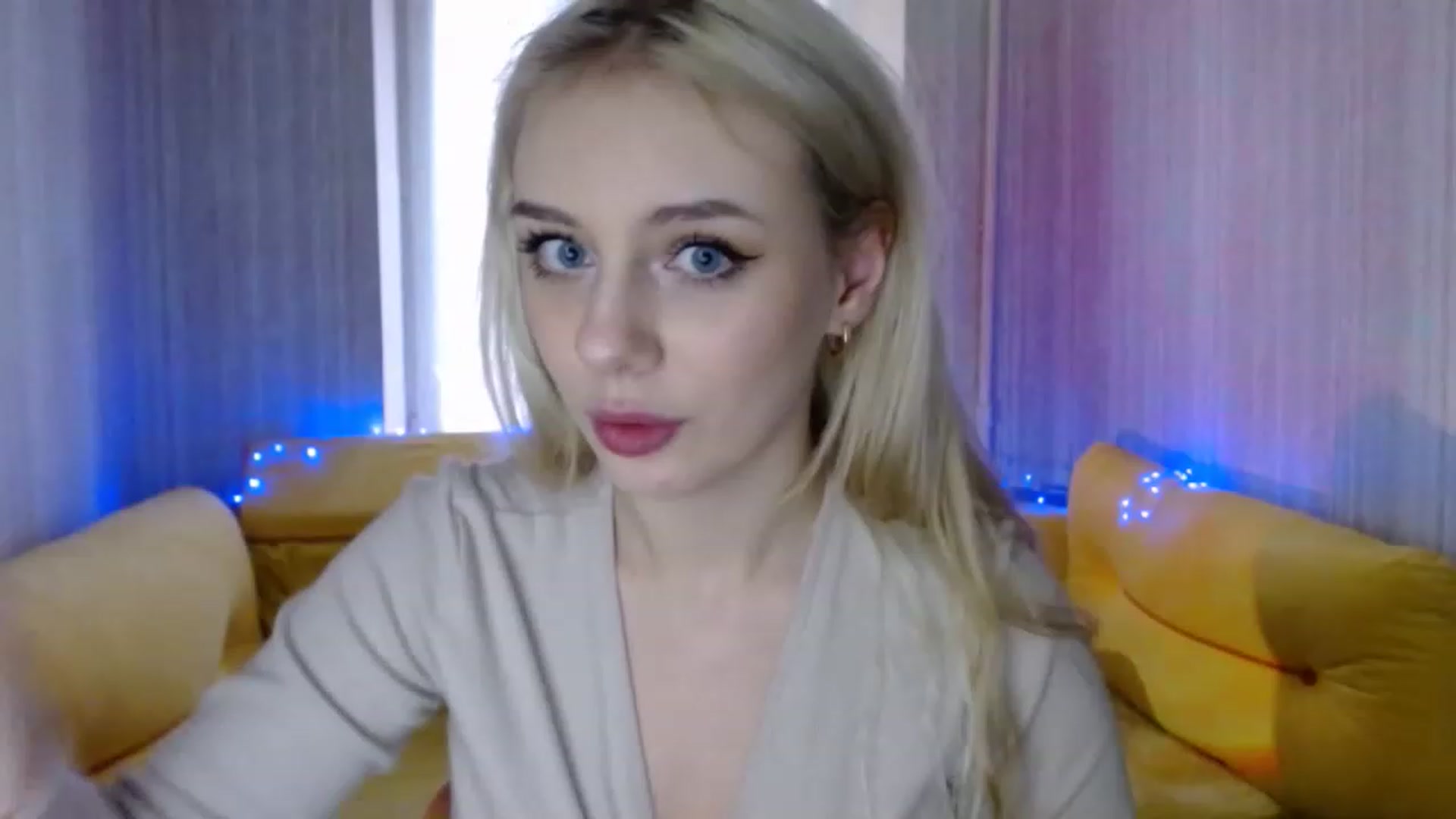 Gallery image thumbnail from Ririma_xo's myfreecams stream on, 01/17/2023, 13:05 image 7 of 20