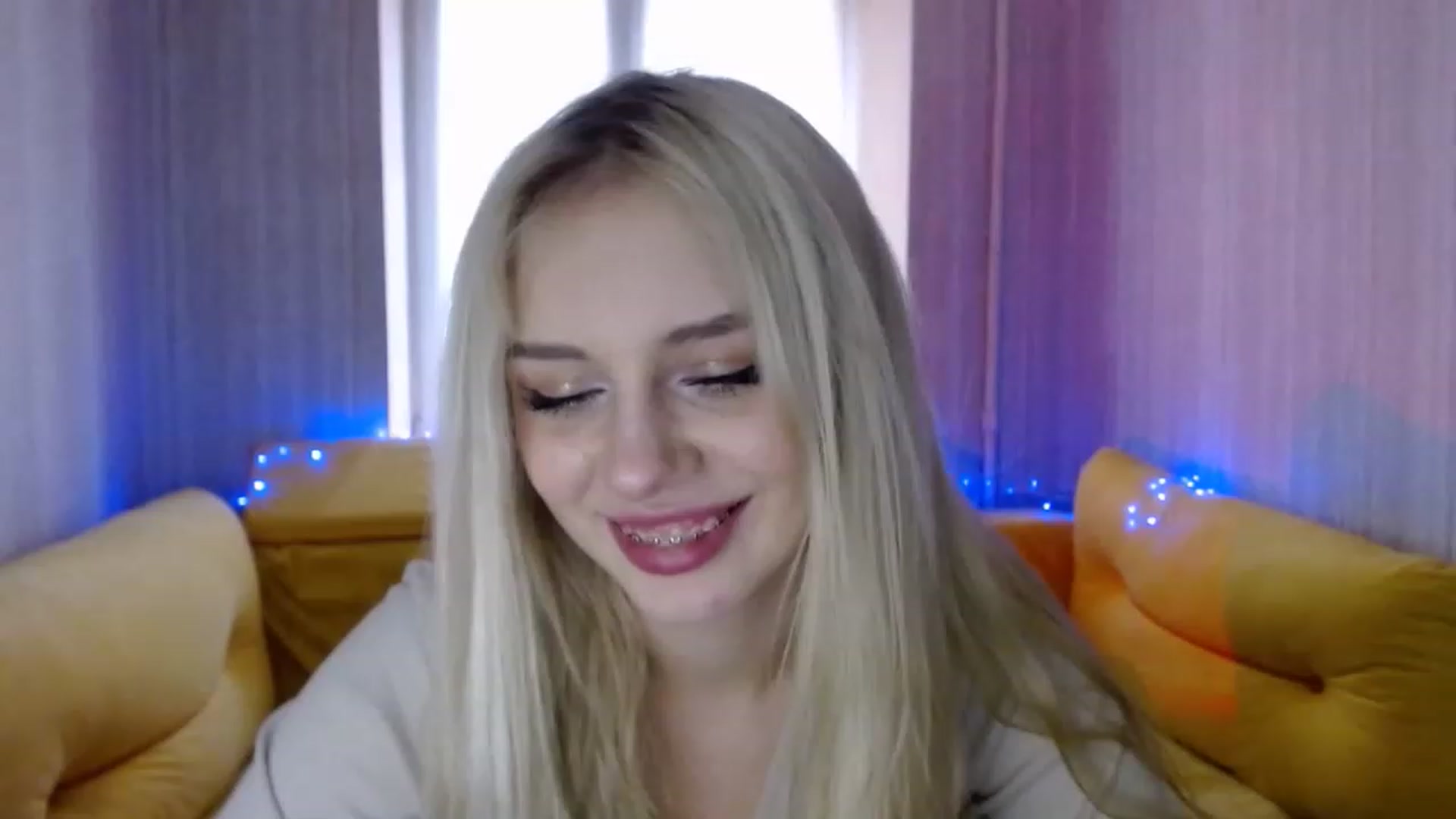 Gallery image thumbnail from Ririma_xo's myfreecams stream on, 01/17/2023, 13:05 image 3 of 20