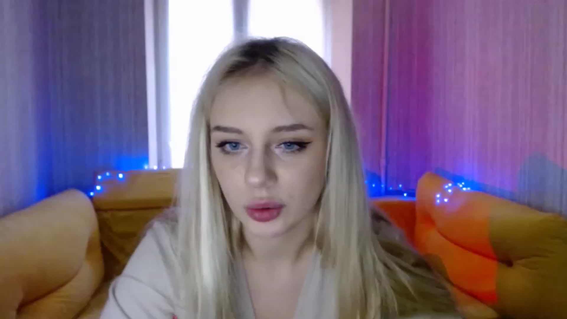 Gallery image thumbnail from Ririma_xo's myfreecams stream on, 01/17/2023, 13:05 image 10 of 20