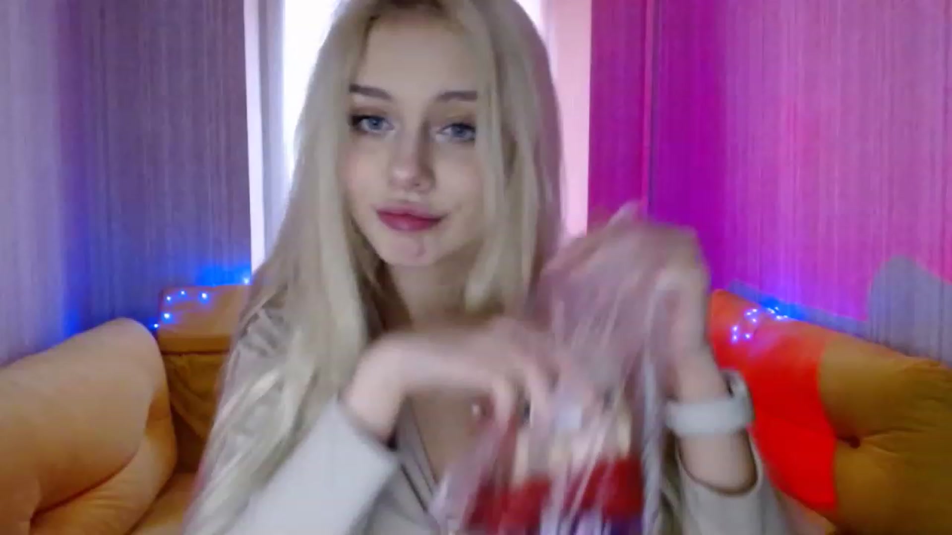 Gallery image thumbnail from Ririma_xo's myfreecams stream on, 01/17/2023, 13:05 image 6 of 20
