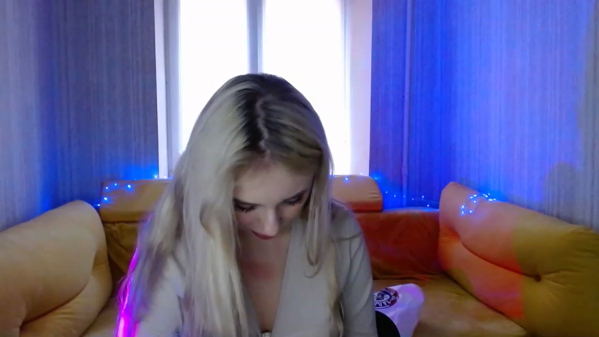 Gallery image thumbnail from Ririma_xo's myfreecams stream on, 01/17/2023, 13:05 image 14 of 20