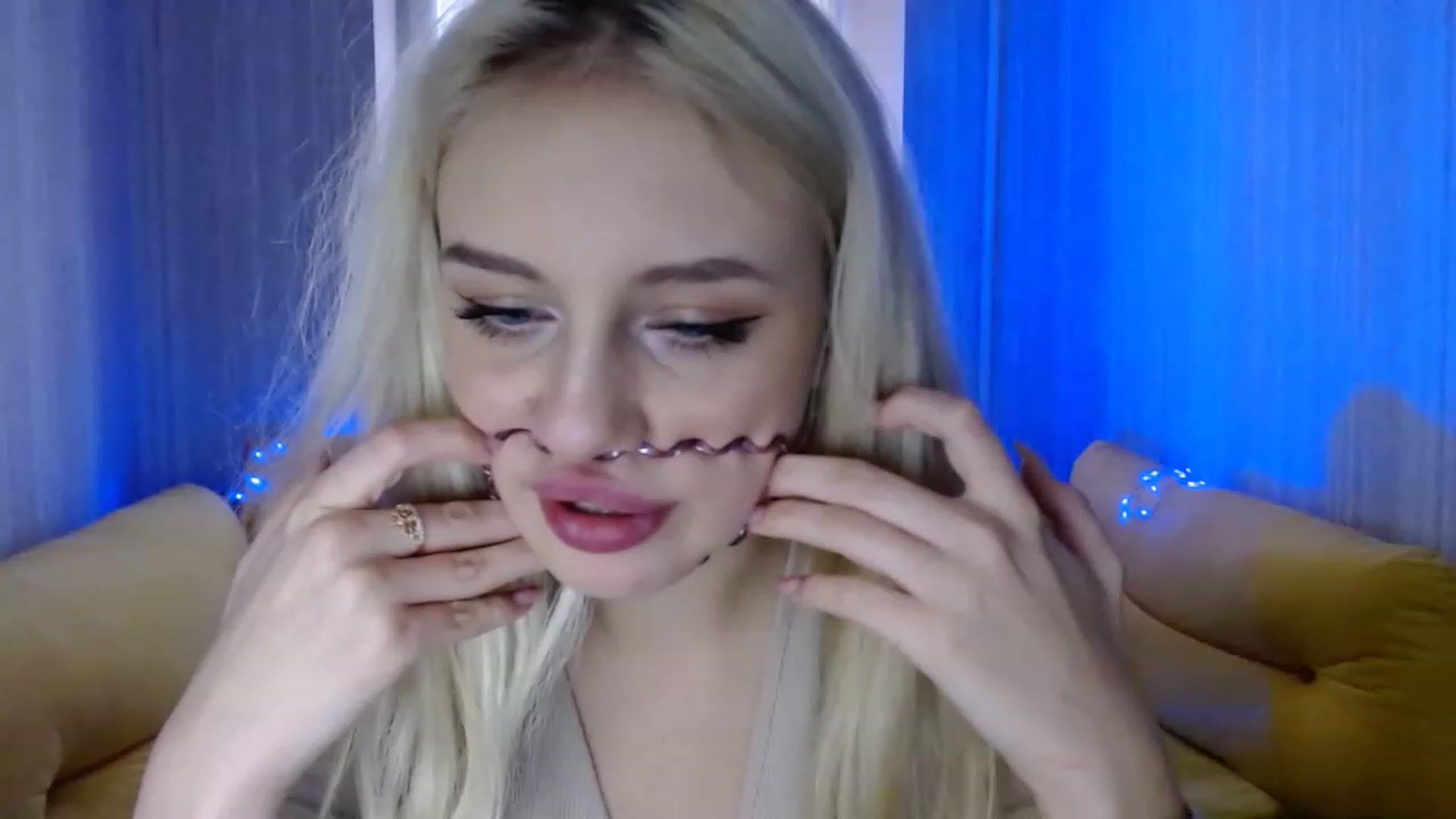 Gallery image thumbnail from Ririma_xo's myfreecams stream on, 01/17/2023, 13:05 image 8 of 20
