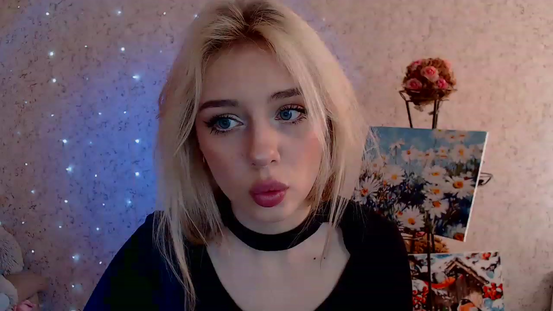 Gallery image thumbnail from Ririma_xo's myfreecams stream on, 02/06/2023, 09:43 image 3 of 20