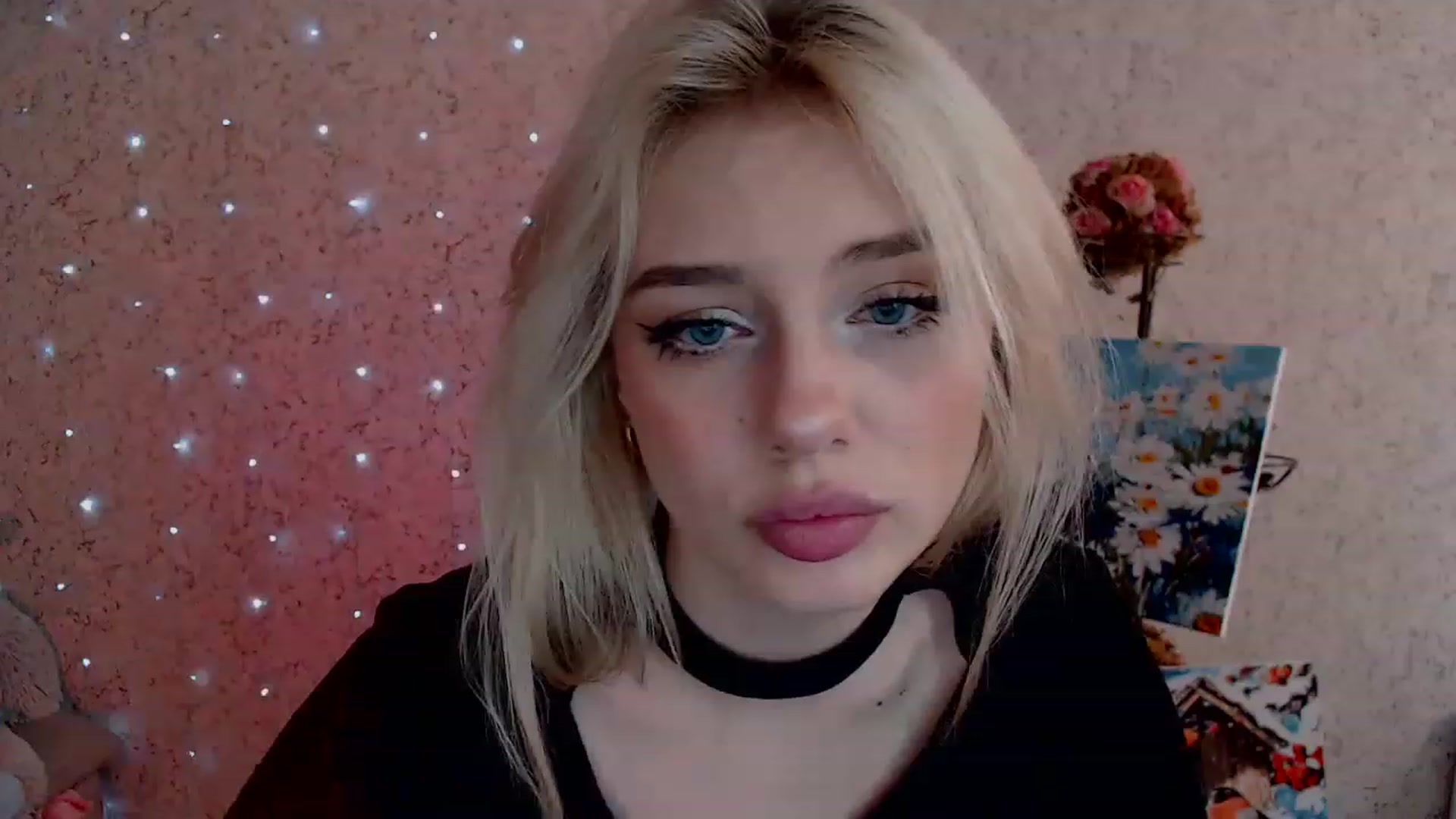 Gallery image thumbnail from Ririma_xo's myfreecams stream on, 02/06/2023, 09:43 image 1 of 20