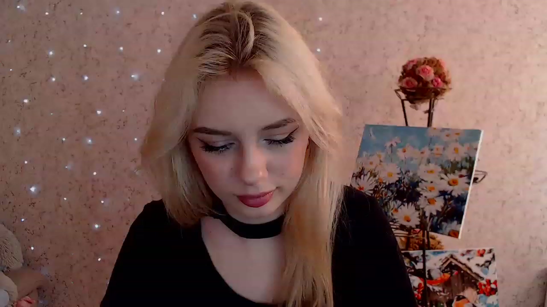 Gallery image thumbnail from Ririma_xo's myfreecams stream on, 02/06/2023, 09:43 image 14 of 20