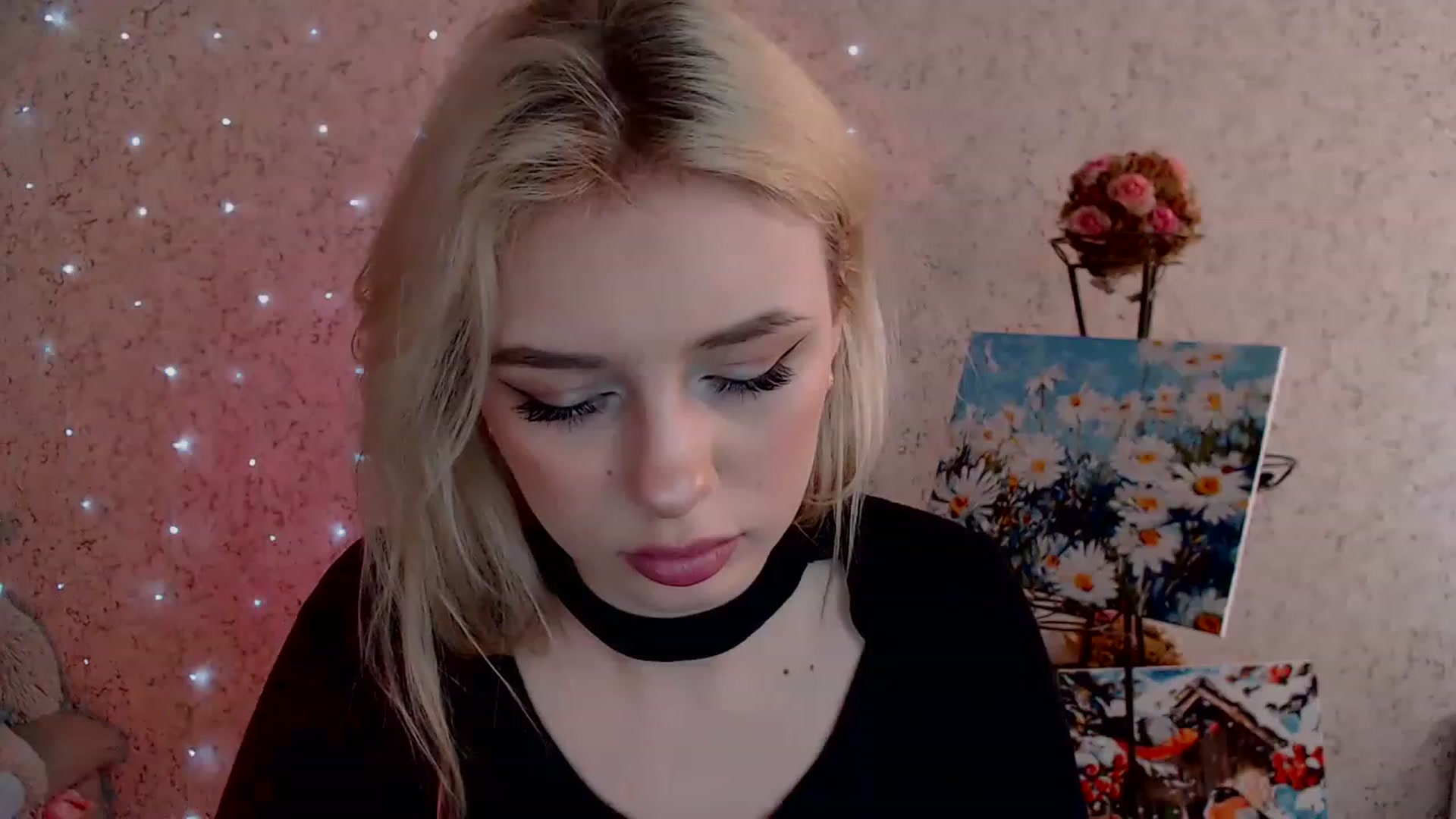 Gallery image thumbnail from Ririma_xo's myfreecams stream on, 02/06/2023, 09:43 image 6 of 20