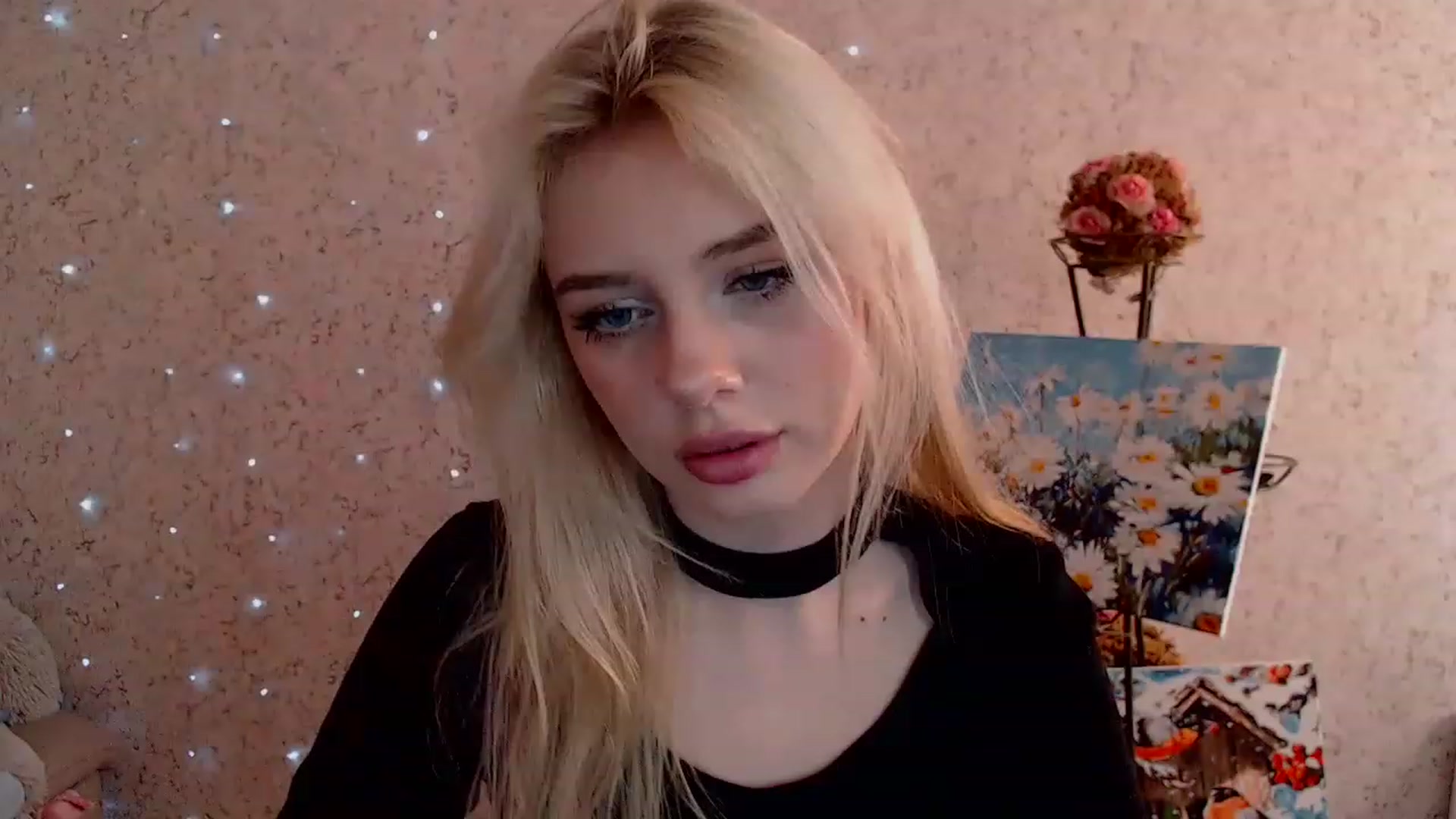 Gallery image thumbnail from Ririma_xo's myfreecams stream on, 02/06/2023, 09:43 image 16 of 20