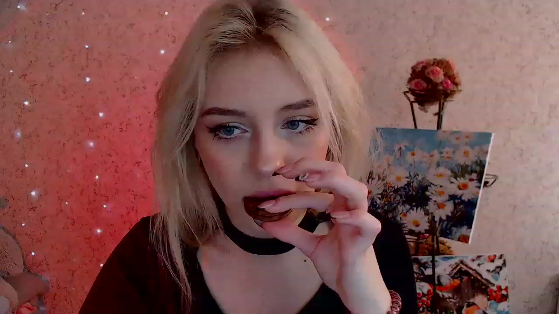 Gallery image thumbnail from Ririma_xo's myfreecams stream on, 02/06/2023, 09:43 image 2 of 20