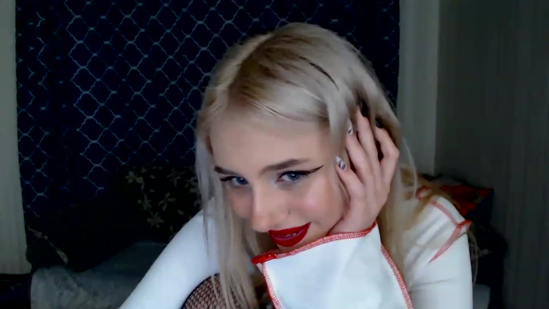 Gallery image thumbnail from Ririma_xo's myfreecams stream on, 03/13/2023, 16:23 image 6 of 20