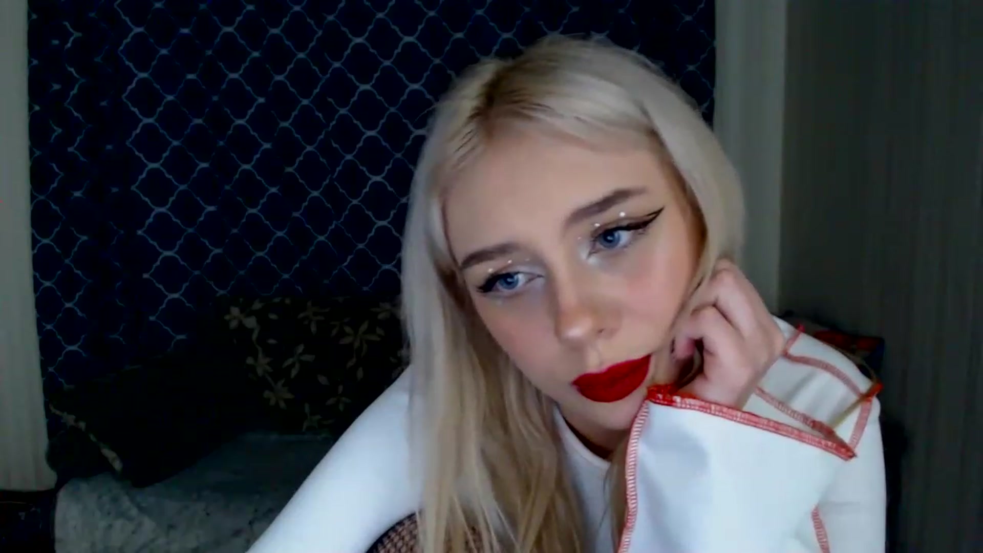 Gallery image thumbnail from Ririma_xo's myfreecams stream on, 03/13/2023, 16:23 image 9 of 20