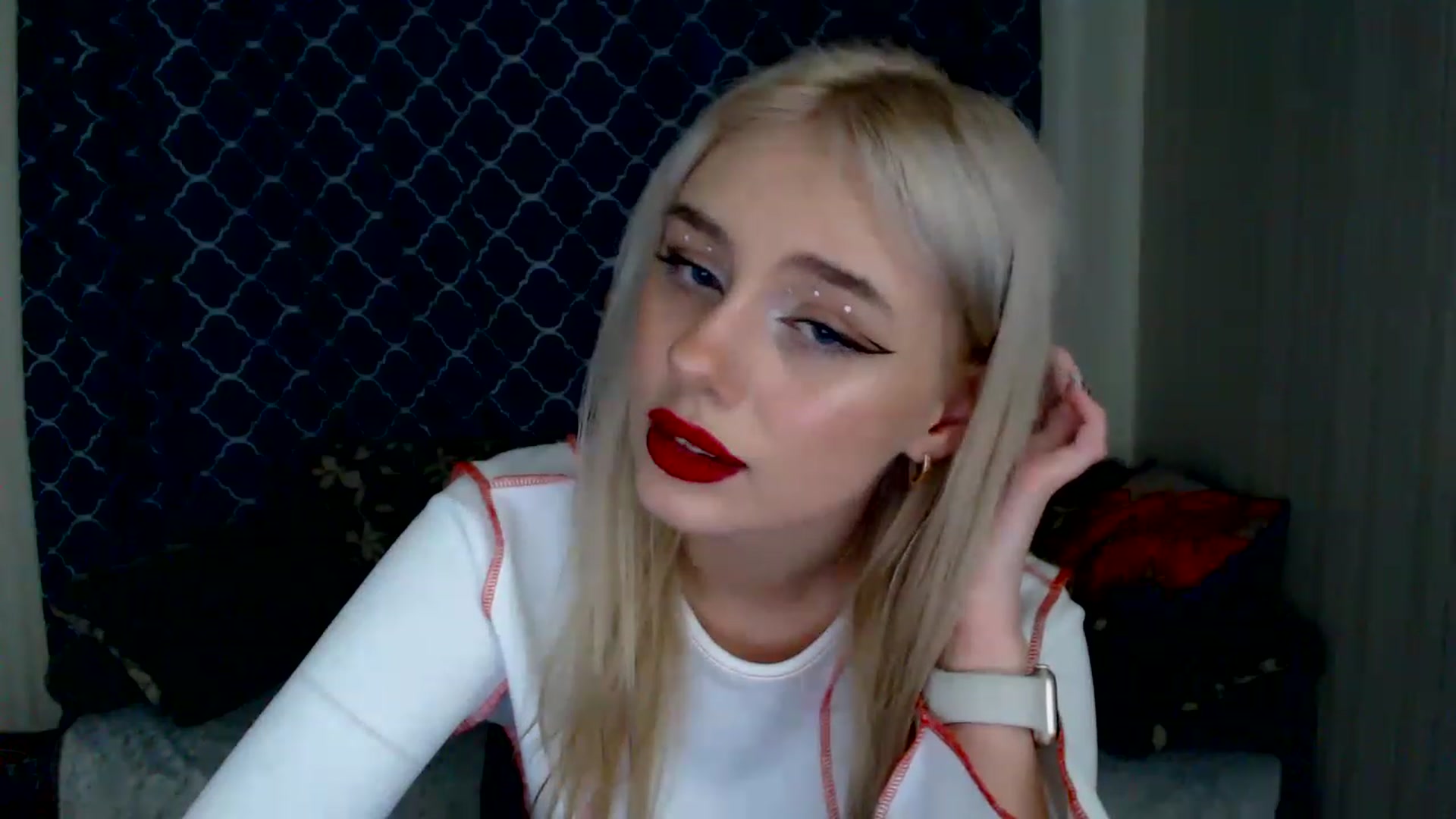 Gallery image thumbnail from Ririma_xo's myfreecams stream on, 03/13/2023, 16:23 image 15 of 20